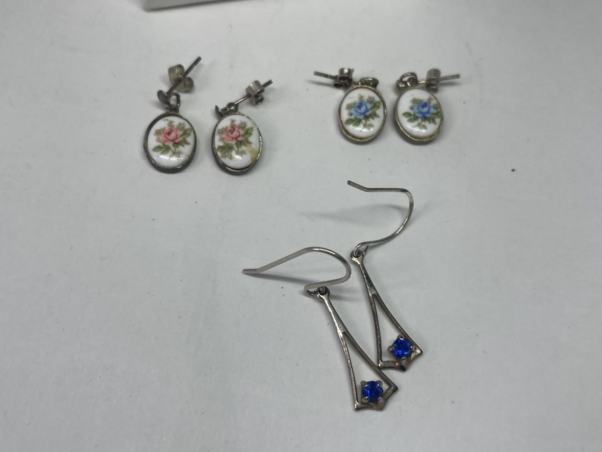 FOUR PAIRS OF SILVER EARRINGS - Image 3 of 3