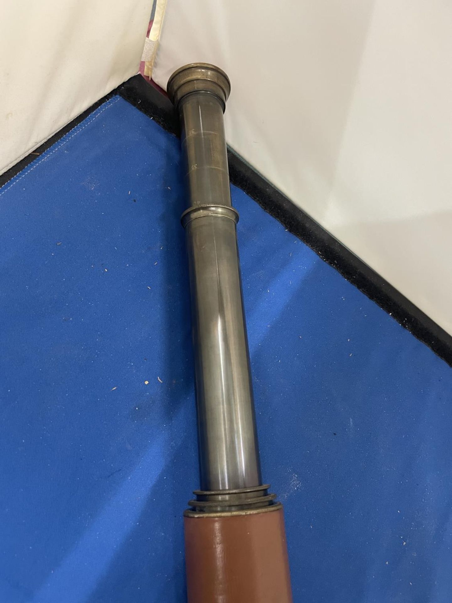 A VINTAGE LEATHER BOUND TWO DRAW TELESCOPE - Image 3 of 10