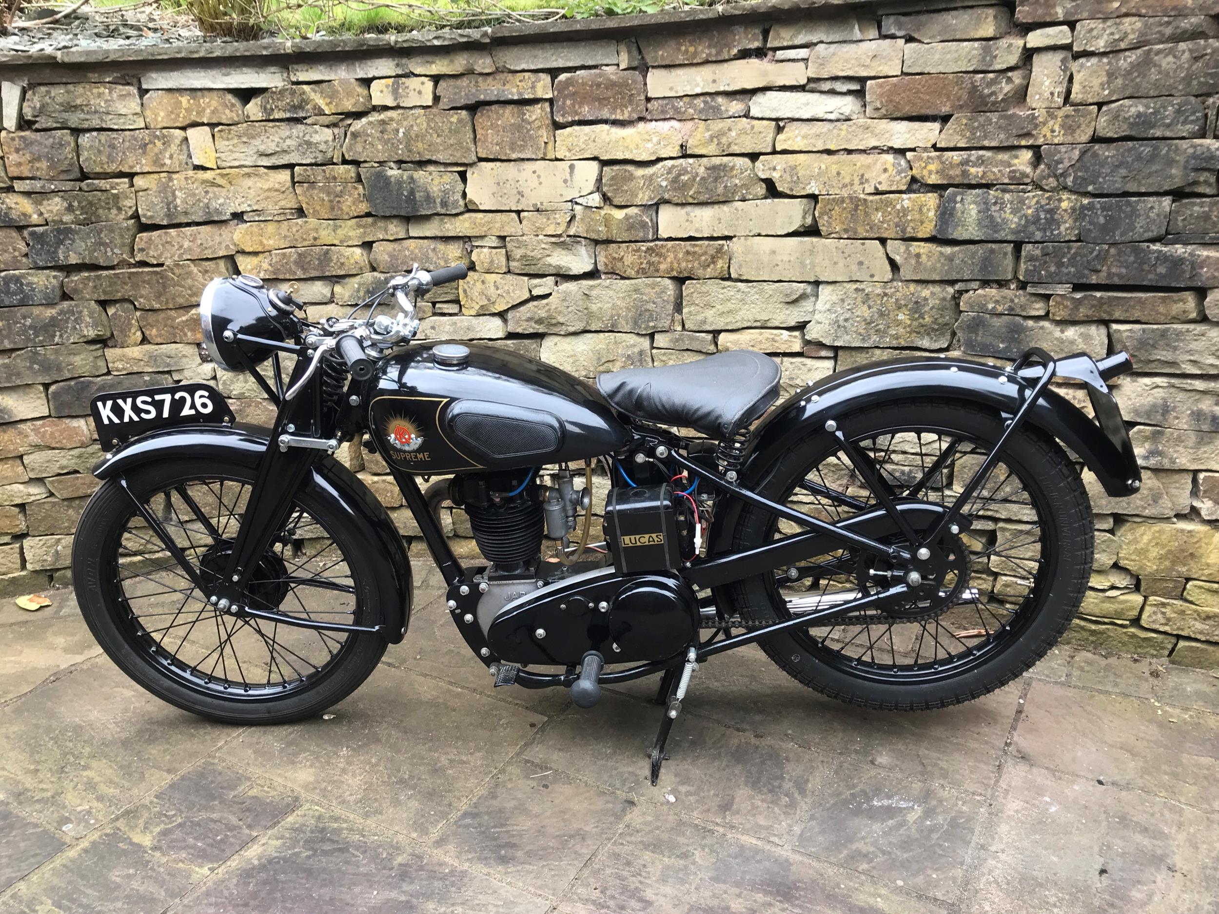 A 1936 OK SUPREME FLYING CLOUD MOTORCYCLE, 250 OHV J.A.P. ENGINE, 4-SPEED GEARBOX, NICELY - Image 4 of 4