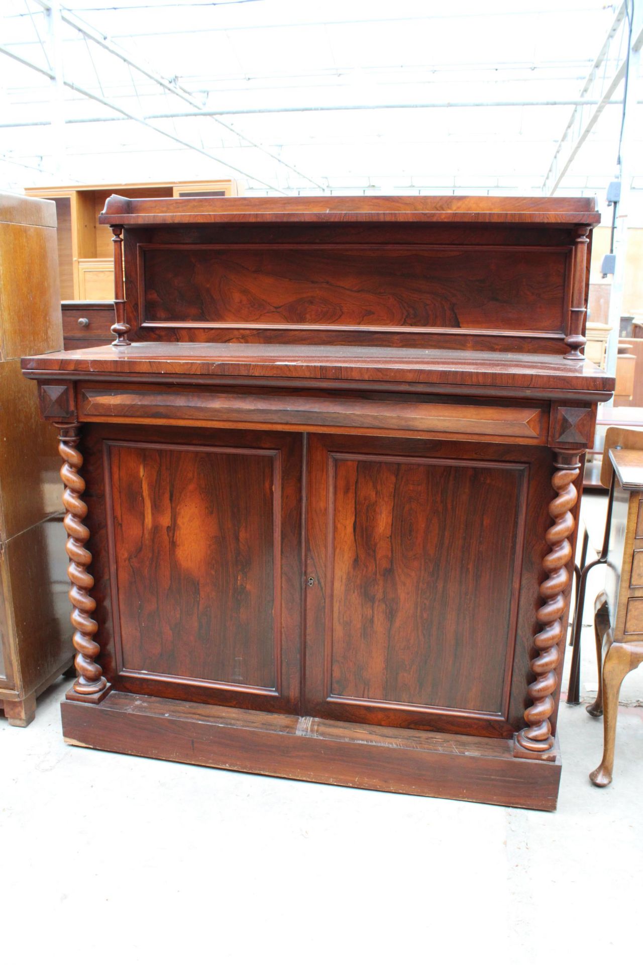 A VICTORIAN ROSEWOOD CHIFFONIER ENCLOSING TWO CUPBOARDS WITH BARLEY-TWIST COLUMNS, FRIEZE DRAWER AND - Image 2 of 5