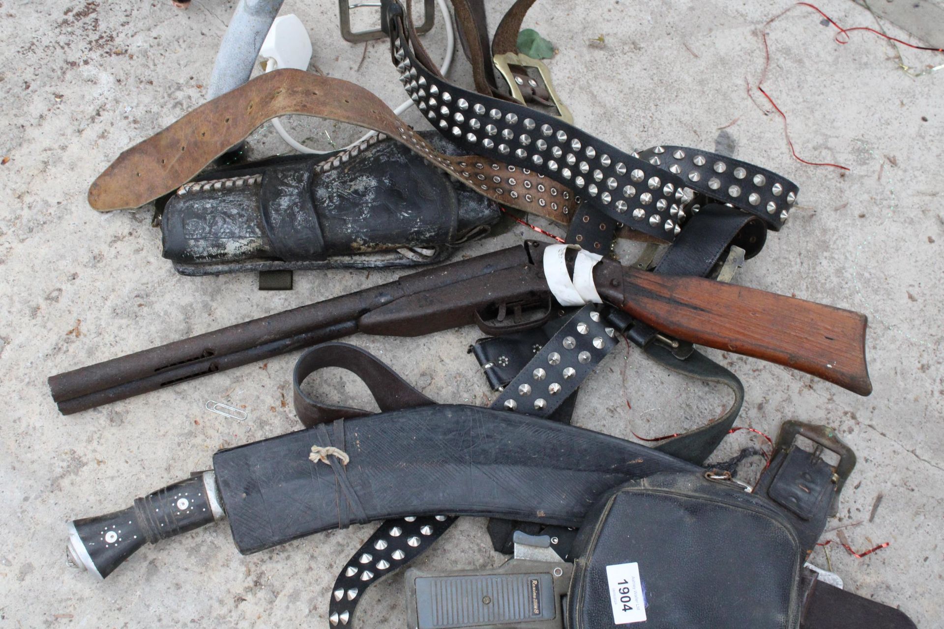 AN ASSORTMENT OF ITEMS TO INCLUDE A SCABBARD, A GUN AND BELTS ETC - Image 2 of 2