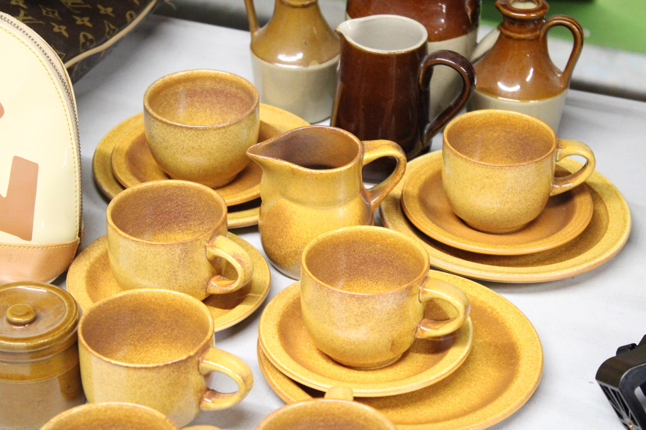 A STONEWARE COFFEE SET TO INCLUDE A CREAM JUG, SUGAR BOWL, CUPS, SAUCERS AND SIDE PLATES, PLUS JUGS, - Image 3 of 5