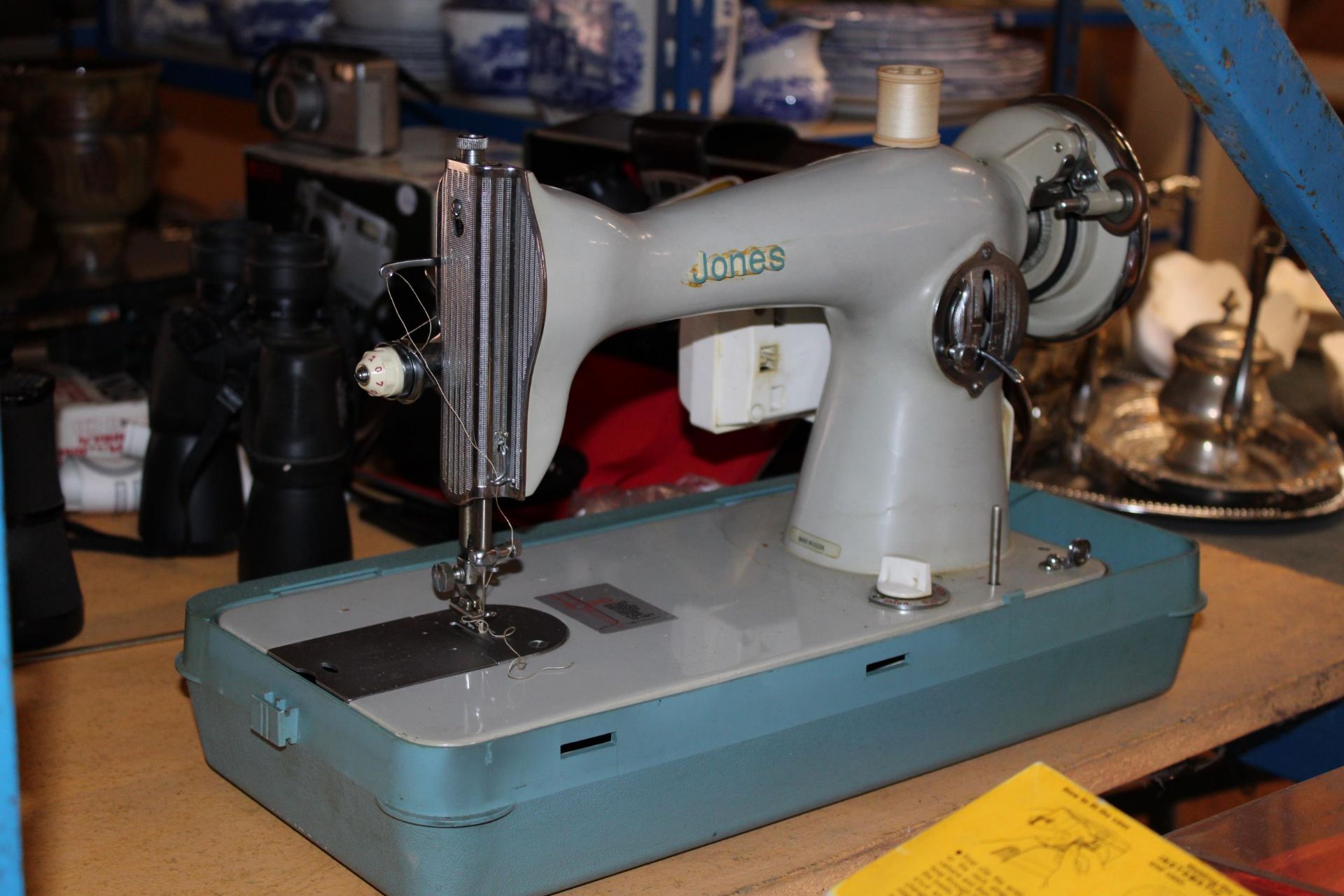 A VINTAGE RUSSIAN SEWING MACHINE, CASED - Image 3 of 5