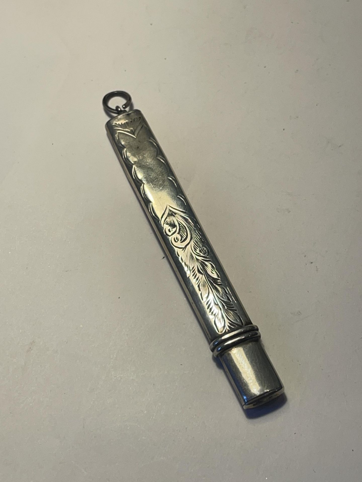 A HALLMARKED CHESTER SILVER PENCIL WITH COVER - Image 2 of 5