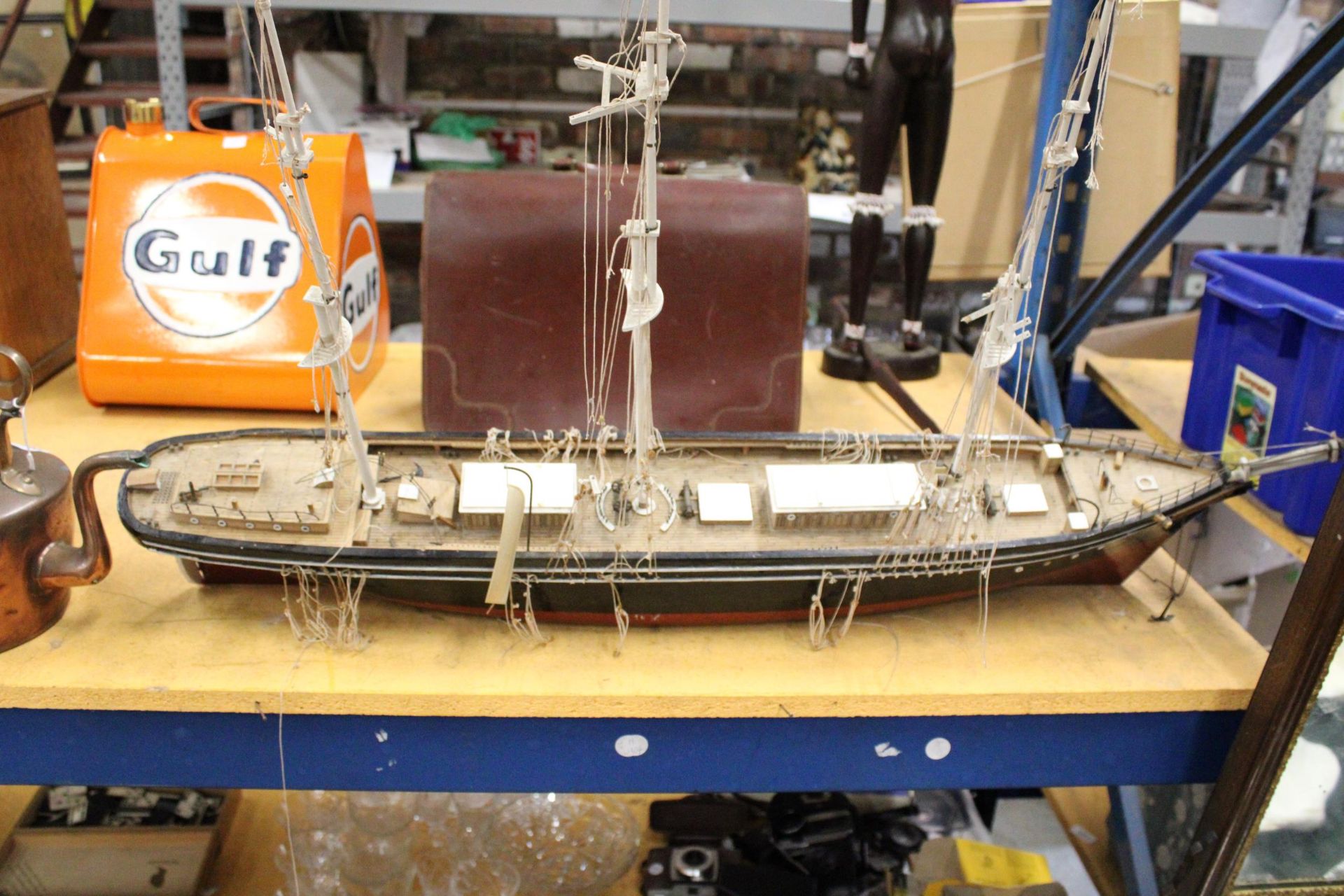 A LARGE WOODEN MODEL OF A SAILING SHIP WITH RIGGING, ETC., - LENGTH APPROX 1 METRE - Image 4 of 7