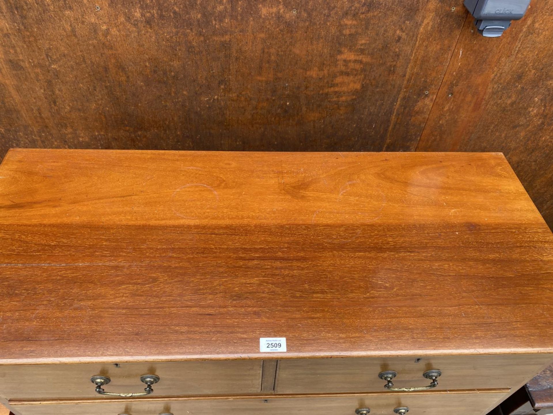 AN EDWARDIAN MAHOGANY CHEST OF TWO SHORT AND THREE LONG GRADUATED DRAWERS, 42" WIDE - Image 2 of 5