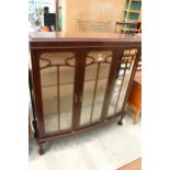 AN EARLY 20TH CENTURY MAHOGANY CHINA CABINET ON CABRIOLE LEGS WITH BALL AND CLAW FEET, 46" WIDE