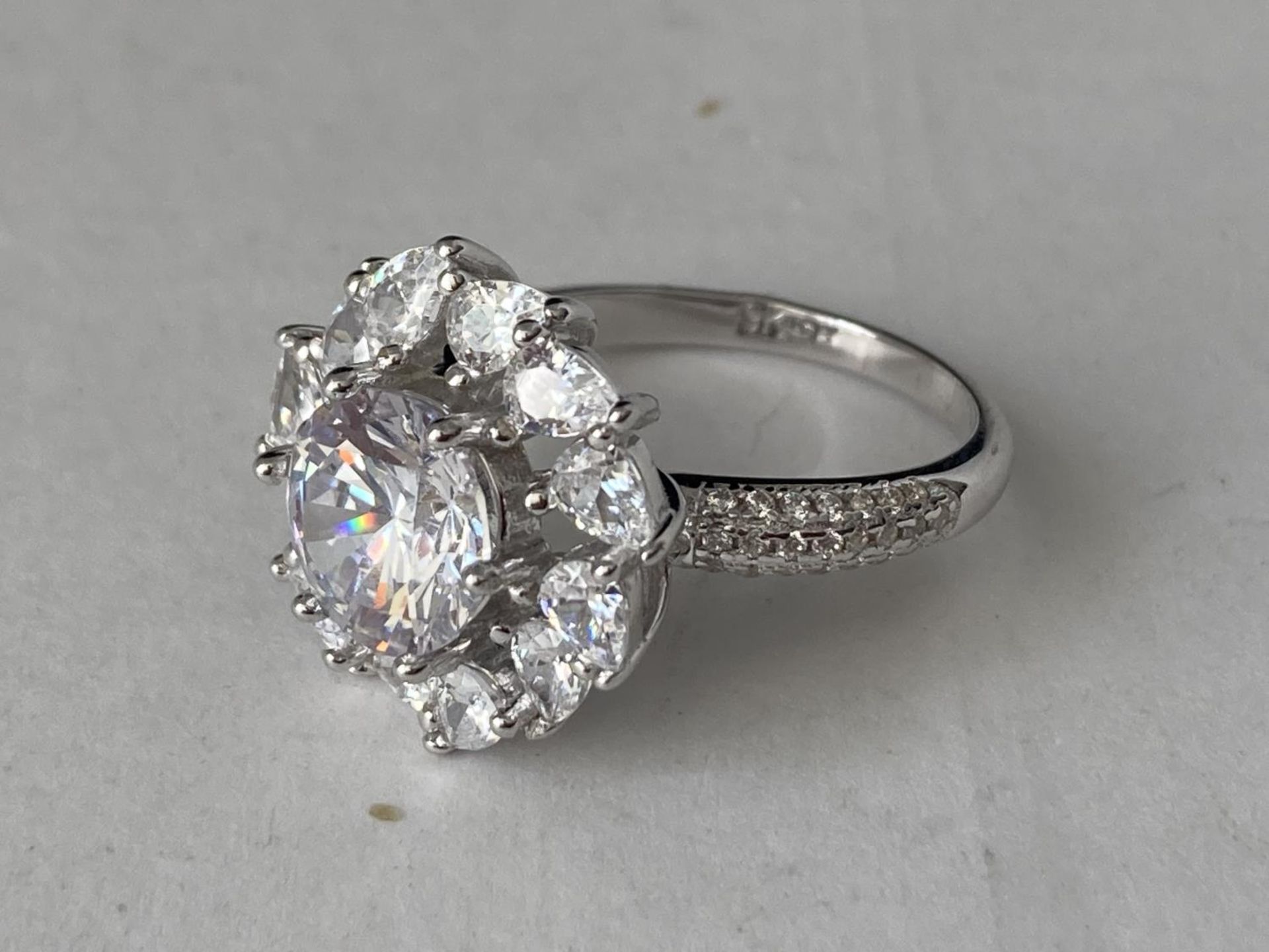 A WHITE METAL RING WITH 3 CARATS OF MOISSANITE IN A FLOWER DESIGN AND ON THE SHOULDERS SIZE P/Q - Image 4 of 8