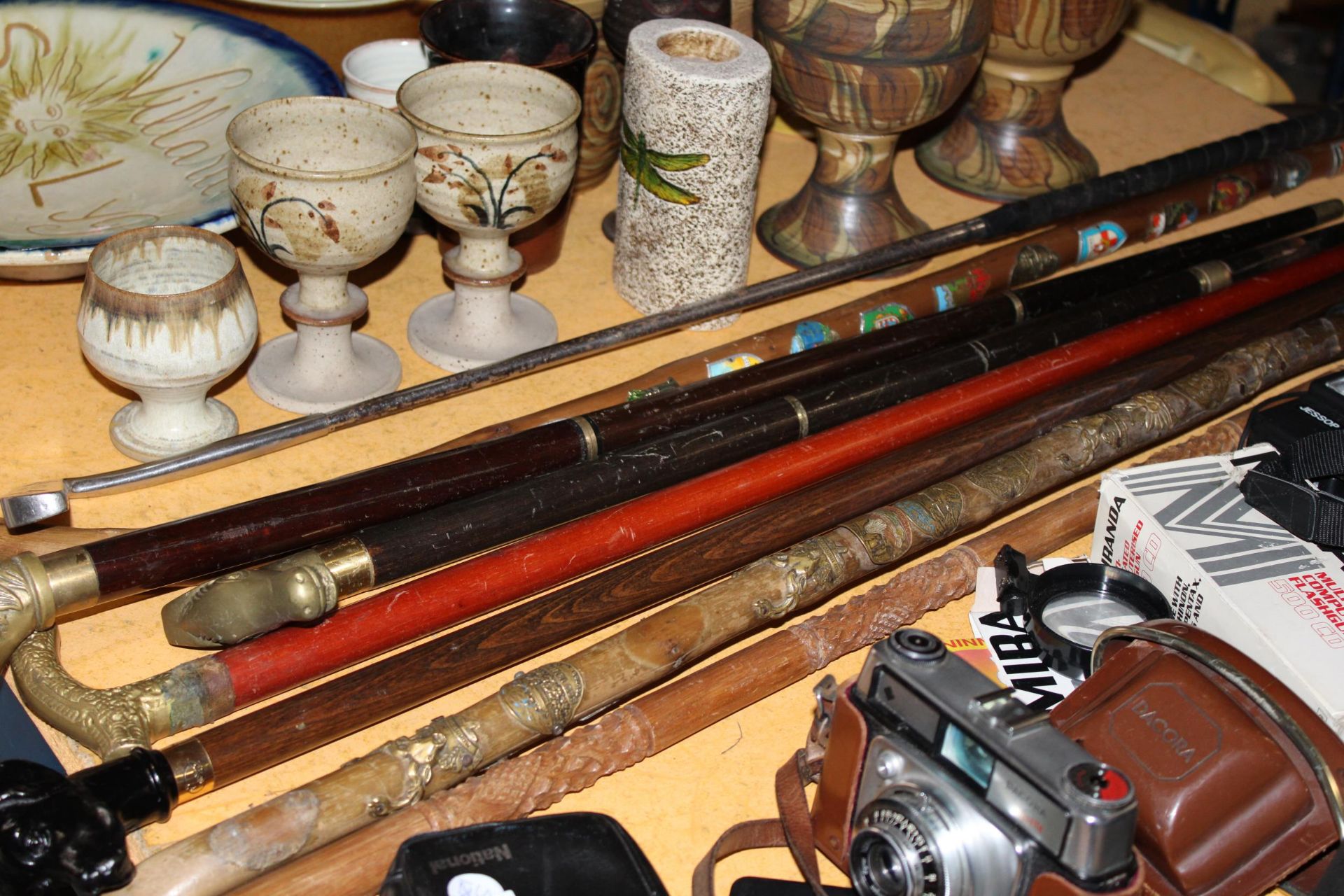 SEVEN VINTAGE WALKING STICKS, TWO WITH BRASS HORSES HEAD HANDLES, ONE WITH A BLACK LABRADOR - Image 4 of 5