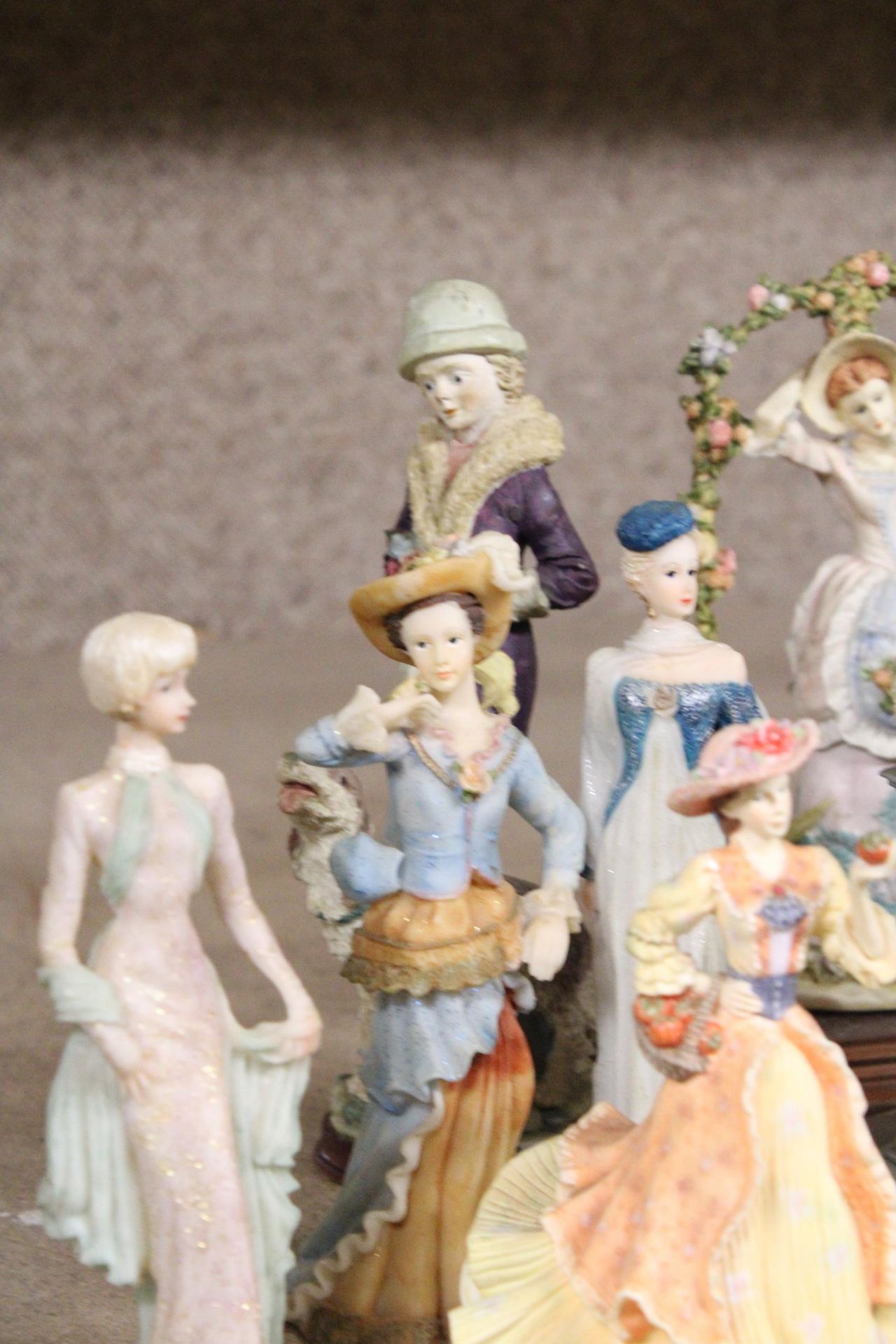 A COLLECTION OF TEN LADY FIGURINES - Image 3 of 5