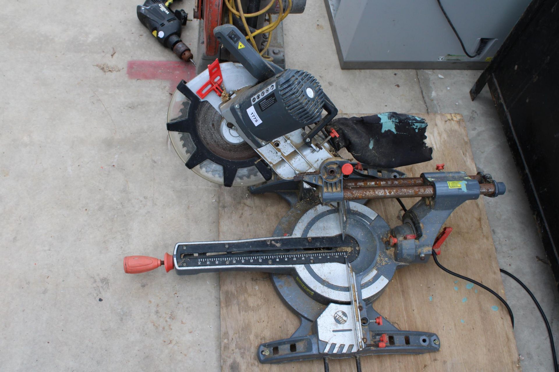 AN OZITO COMPOUND MITRE SAW - Image 2 of 2