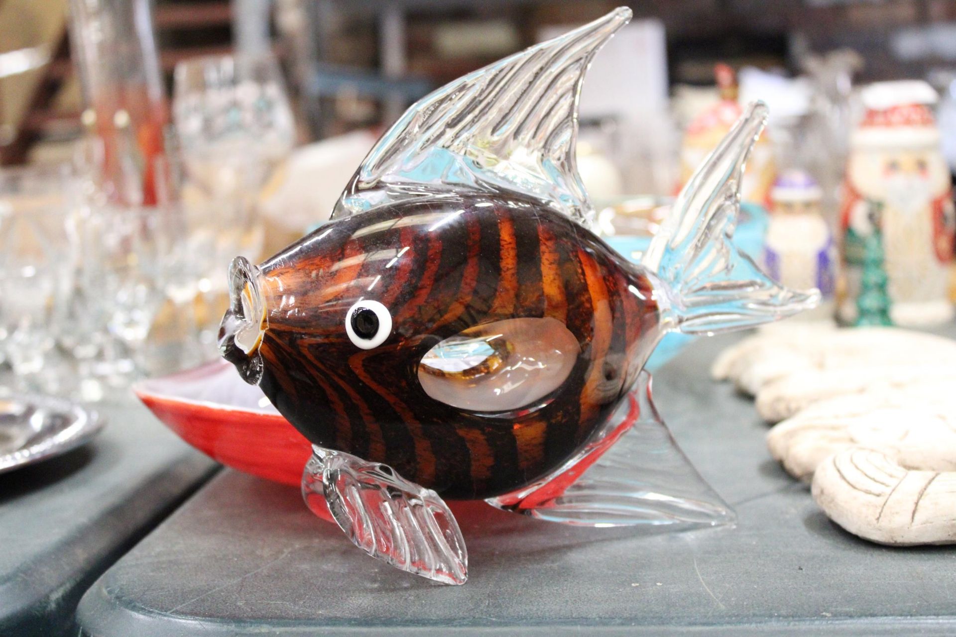 TWO HEAVY ART GLASS BOWLS PLUS A VINCENZA MODEL OF A FISH - Image 2 of 5