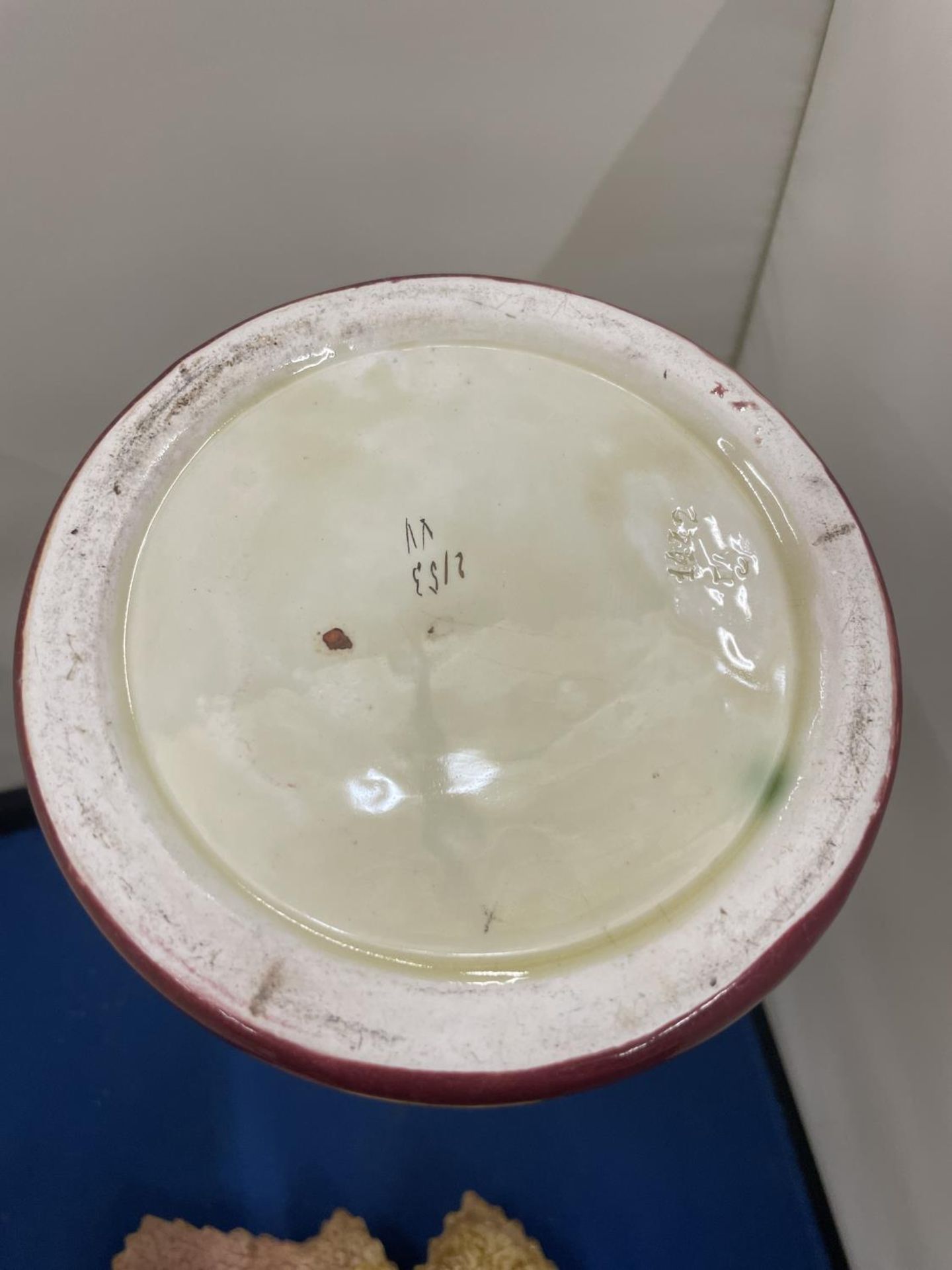 A LATE 19TH EARLY/20TH CENTURY TUBELINED ART NOUVEAU VASE AND A LEAF DISH - Image 7 of 12