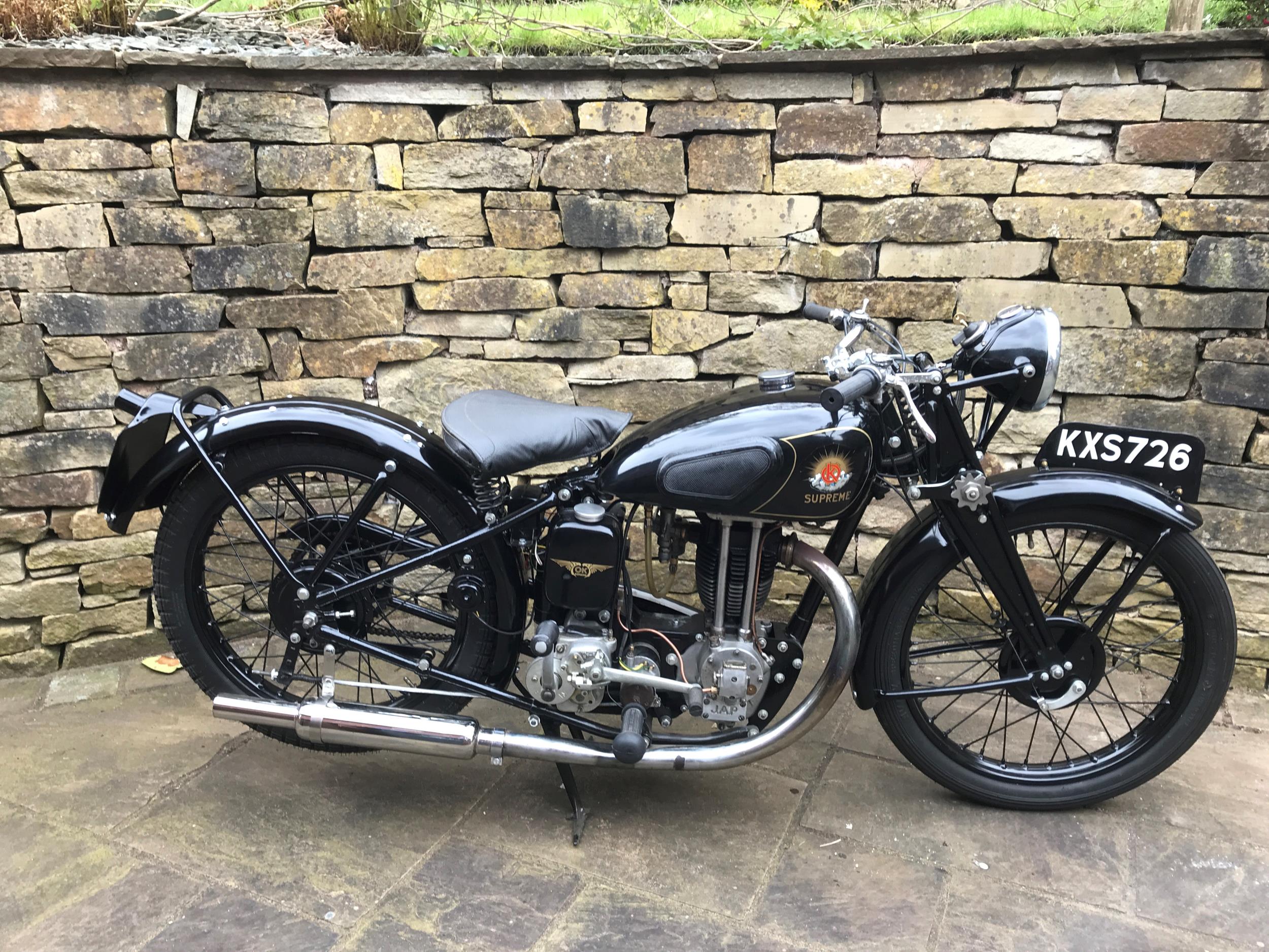 A 1936 OK SUPREME FLYING CLOUD MOTORCYCLE, 250 OHV J.A.P. ENGINE, 4-SPEED GEARBOX, NICELY - Image 2 of 4