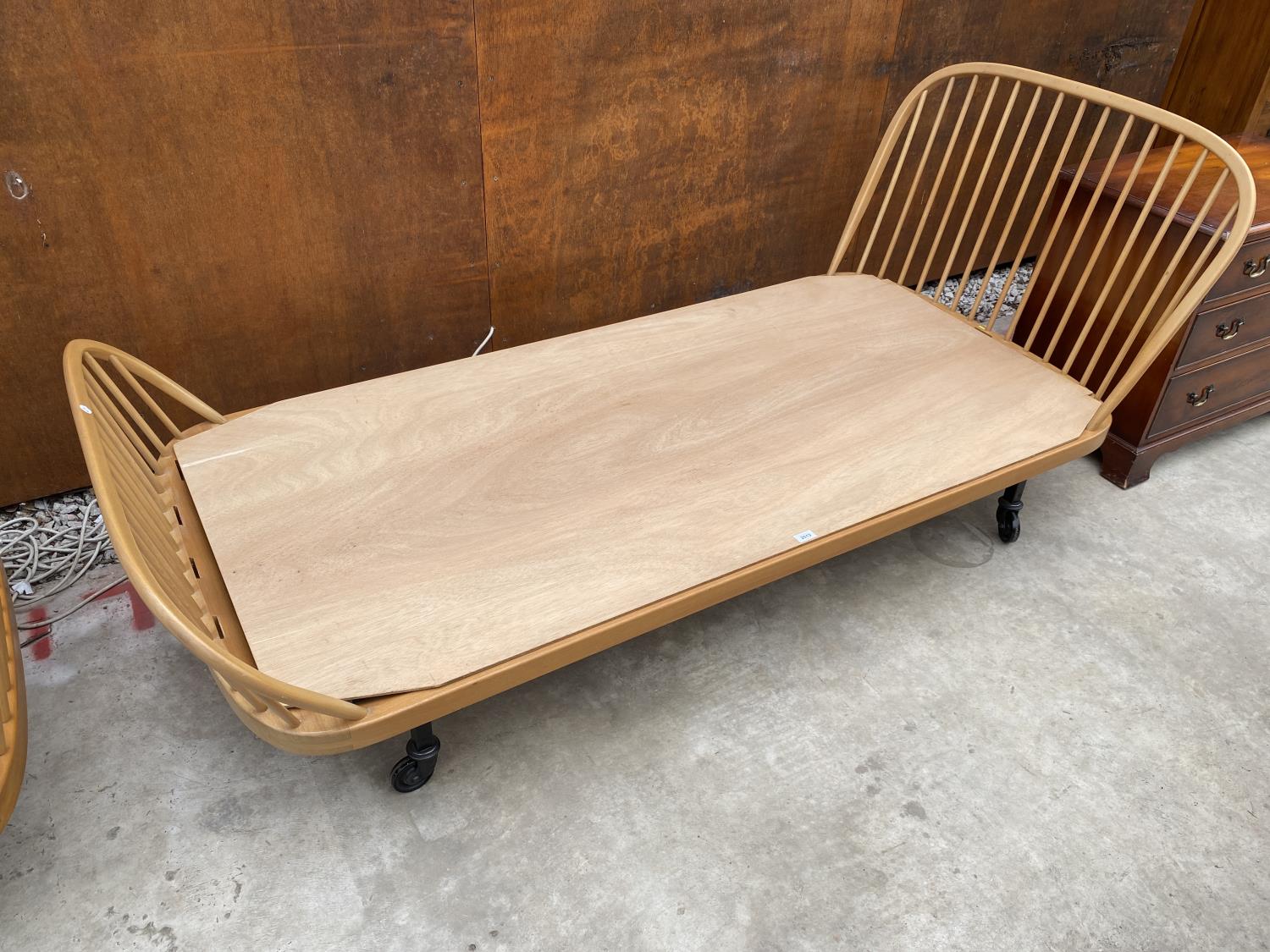 AN ERCOL BLUE LABEL BLONDE 3'6" WINDSOR STYLE BED