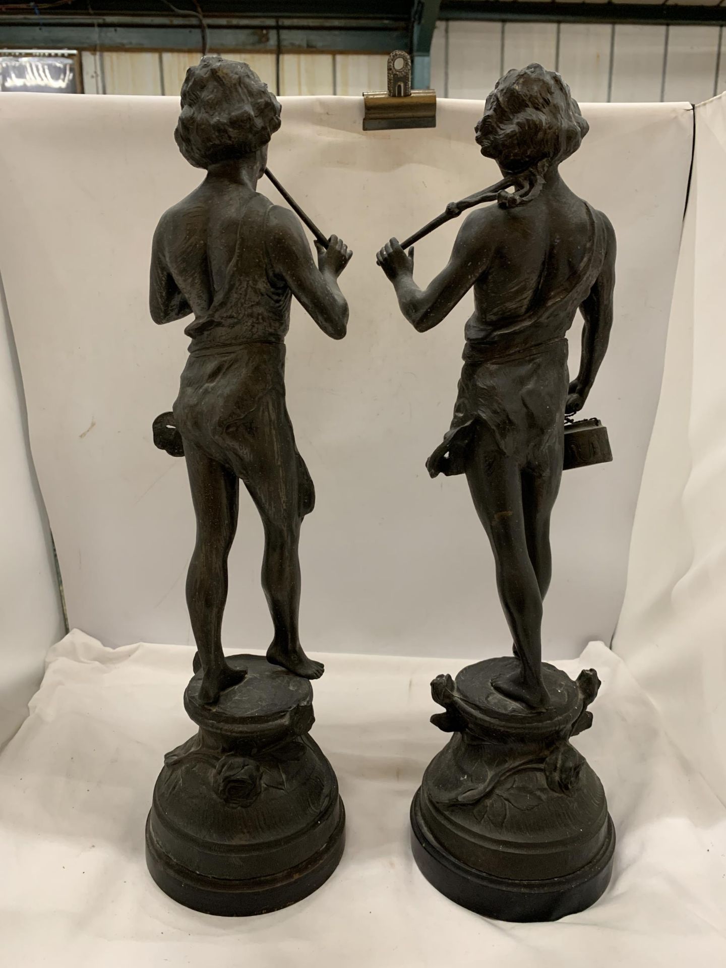 A LARGE PAIR OF SPELTER FIGURES OF BOYS - APPROXIMATELY 54CM HIGH - Image 6 of 6