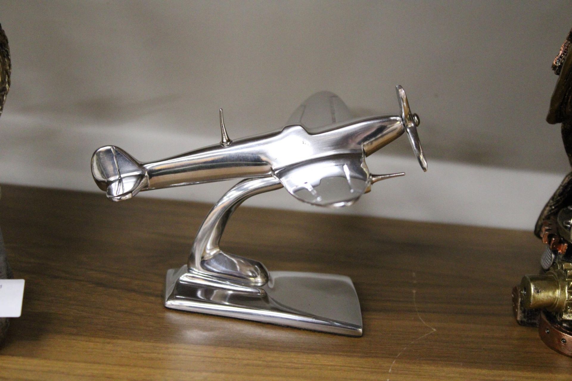 A CHROME SPITFIRE ON A BASE, HEIGHT 10CM - Image 3 of 4