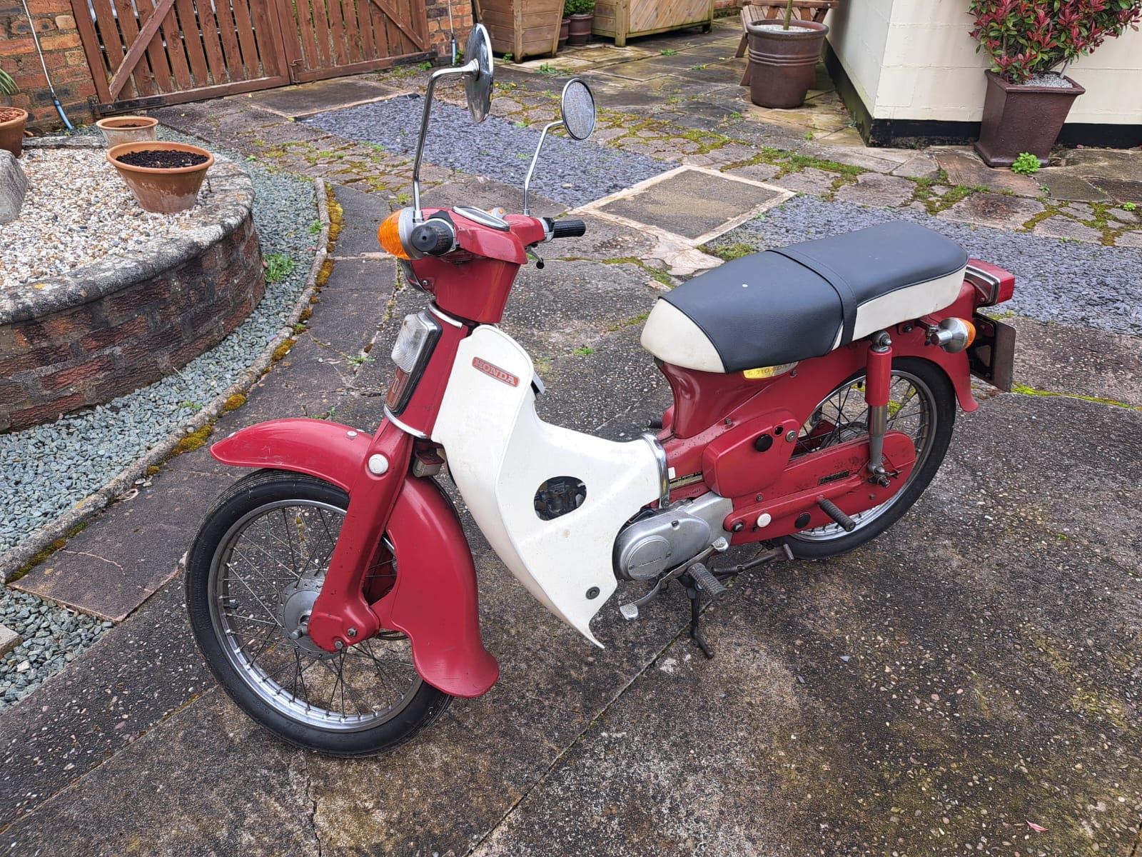 A 1975 HONDA 70 - ON A V5C, VENDOR STATES GOOD STARTER AND RUNNER, FROM A PRIVATE COLLECTION. AS - Image 2 of 5