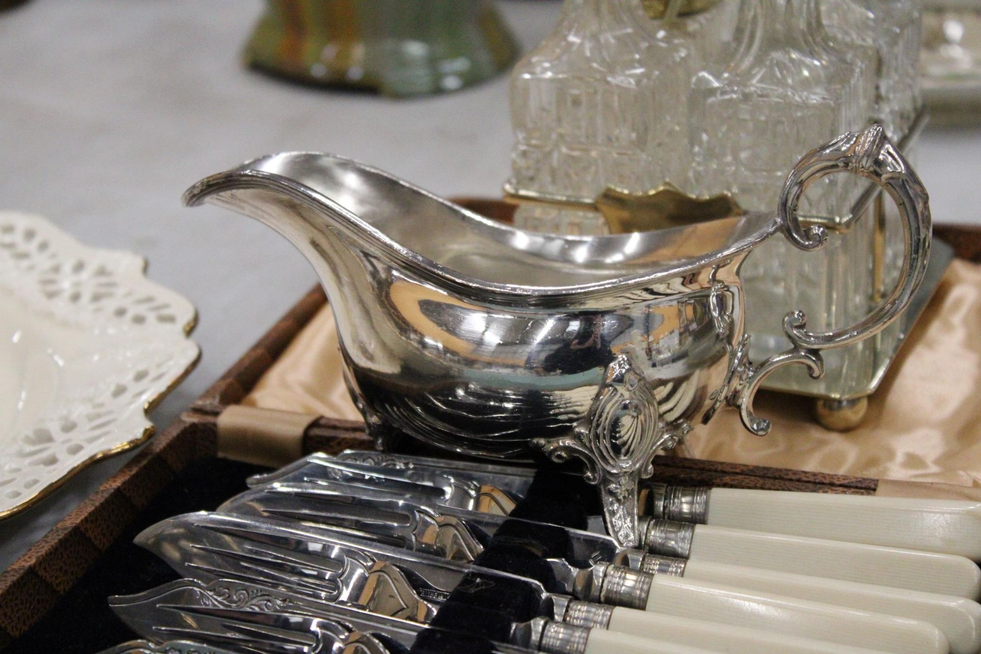 THREE VINTAGE BOXED SETS OF FLATWARE, A WALKER AND HALL STAINLESS STEEL JUG AND A GLASS CONDIMENT - Image 5 of 6