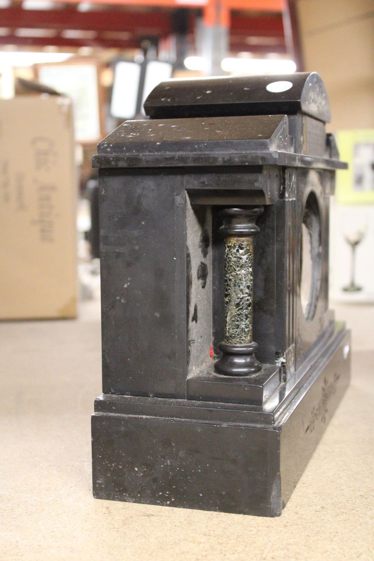 A VERY HEAVY VINTAGE SLATE MANTLE CLOCK BODY, WITH BRASS INSCRIPTION PLATE, PLUS A METMEC MANTLE - Image 5 of 6