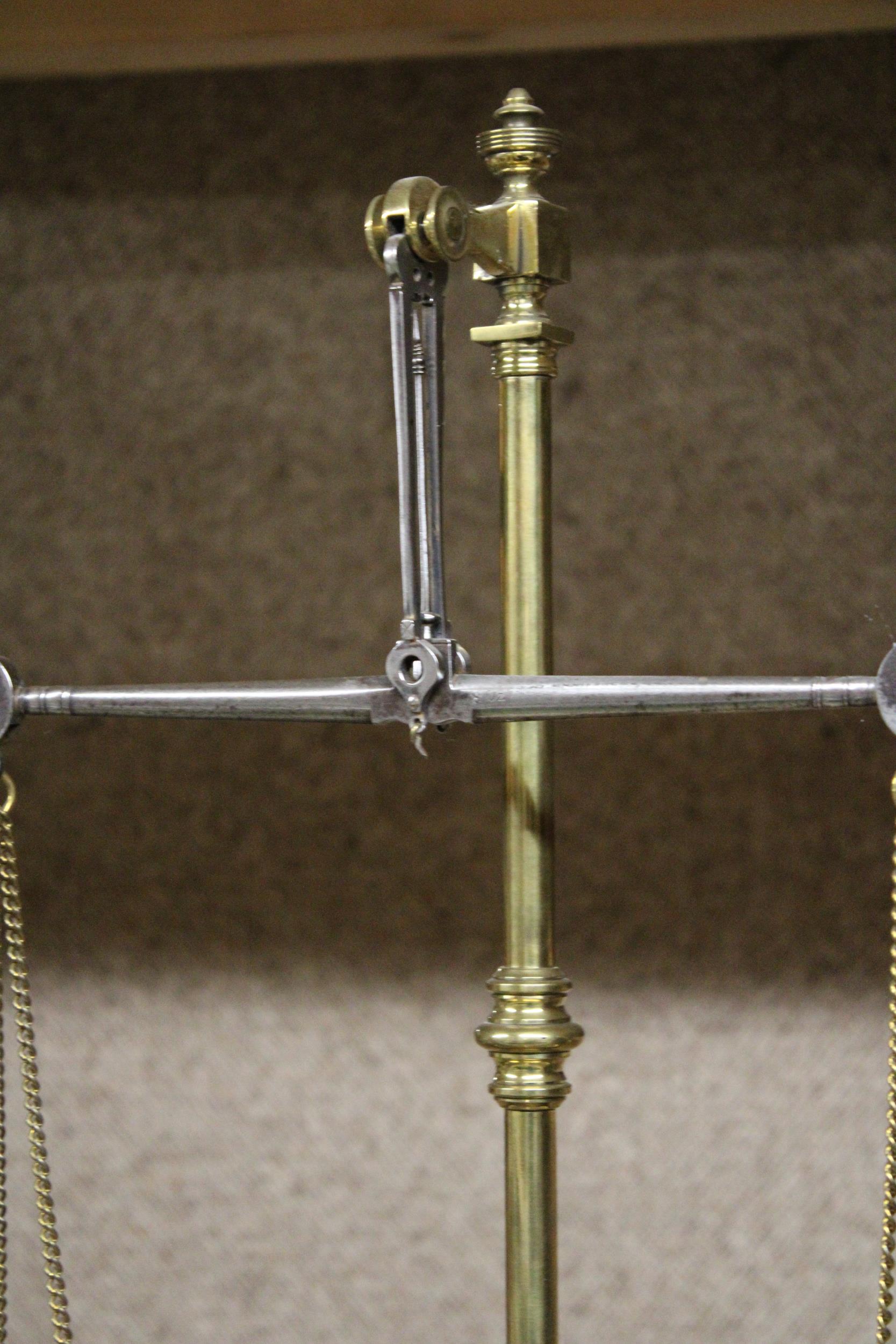 A SET OF BRASS BALANCE SCALES ON A WOODEN BASE - Image 3 of 4