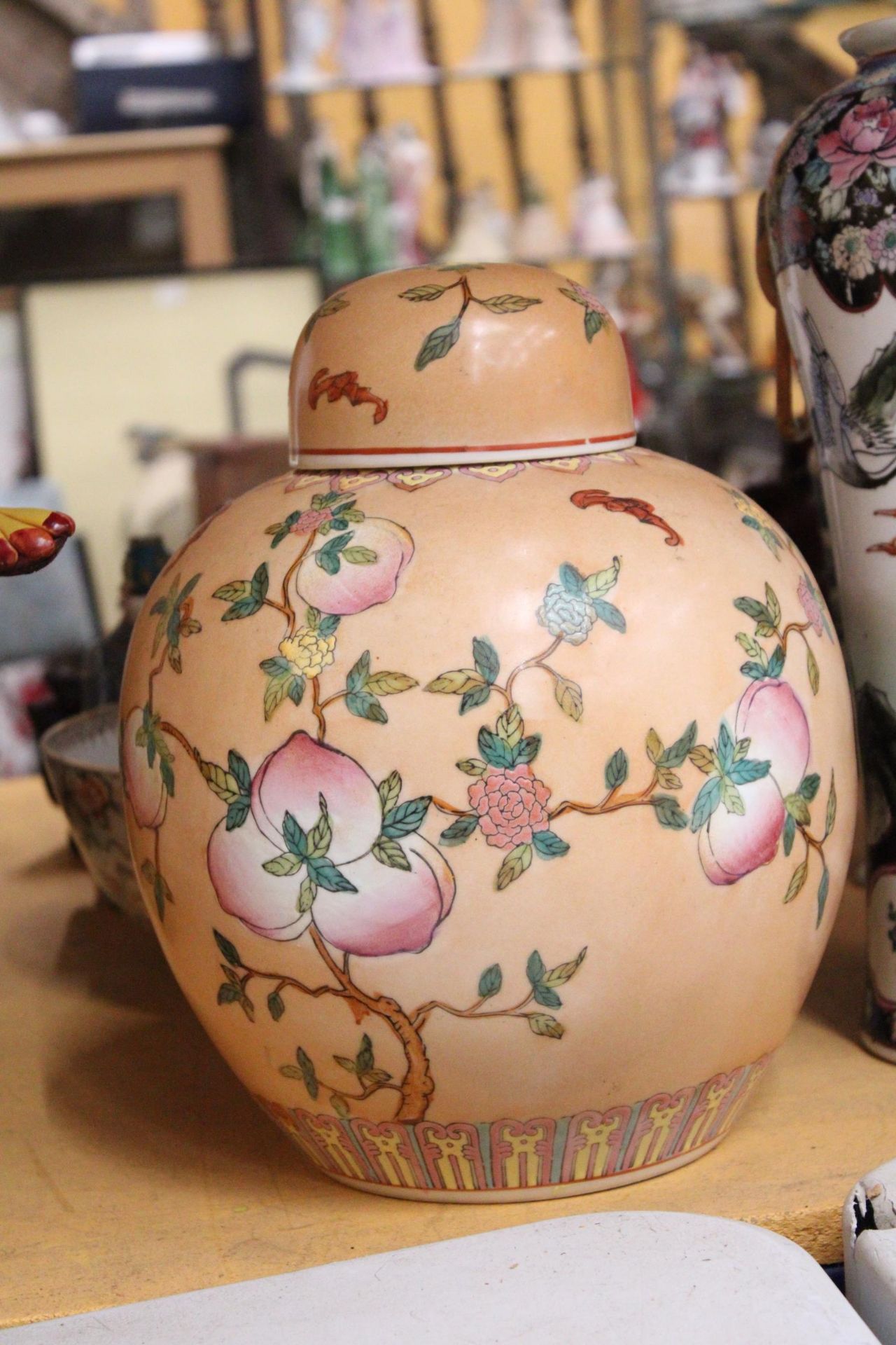 A LARGE ORIENTAL GINGER JAR - APPROX 32 CM - Image 3 of 5