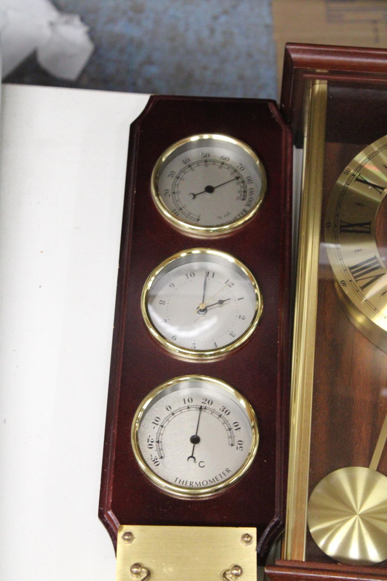 A METAMAC QUARTZ WALL CLOCK, A CARRIAGE CLOCK AND A BAROMETER, CLOCK AND THERMOMETER IN A WOODEN - Image 3 of 6