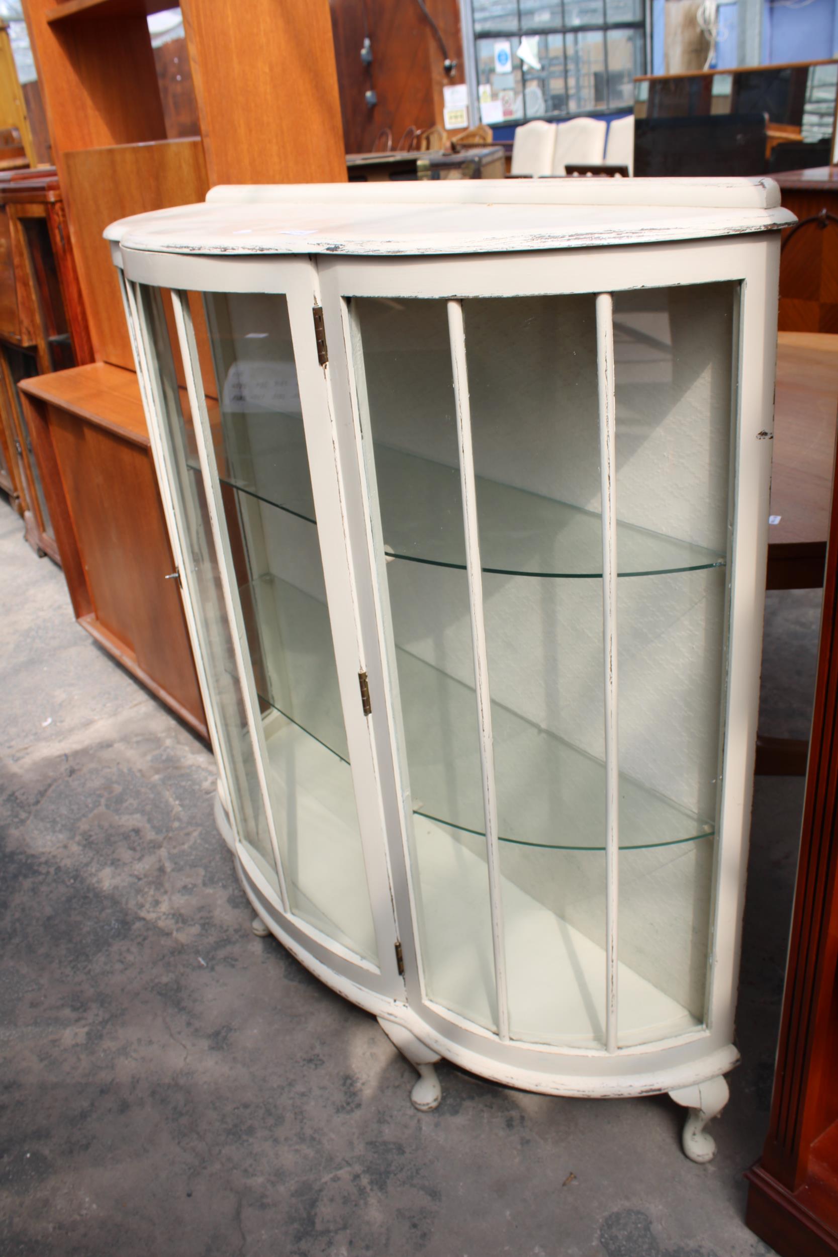 A MID 20TH CENTURY PAINTED DISPLAY CABINET, 41" WIDE - Image 2 of 3