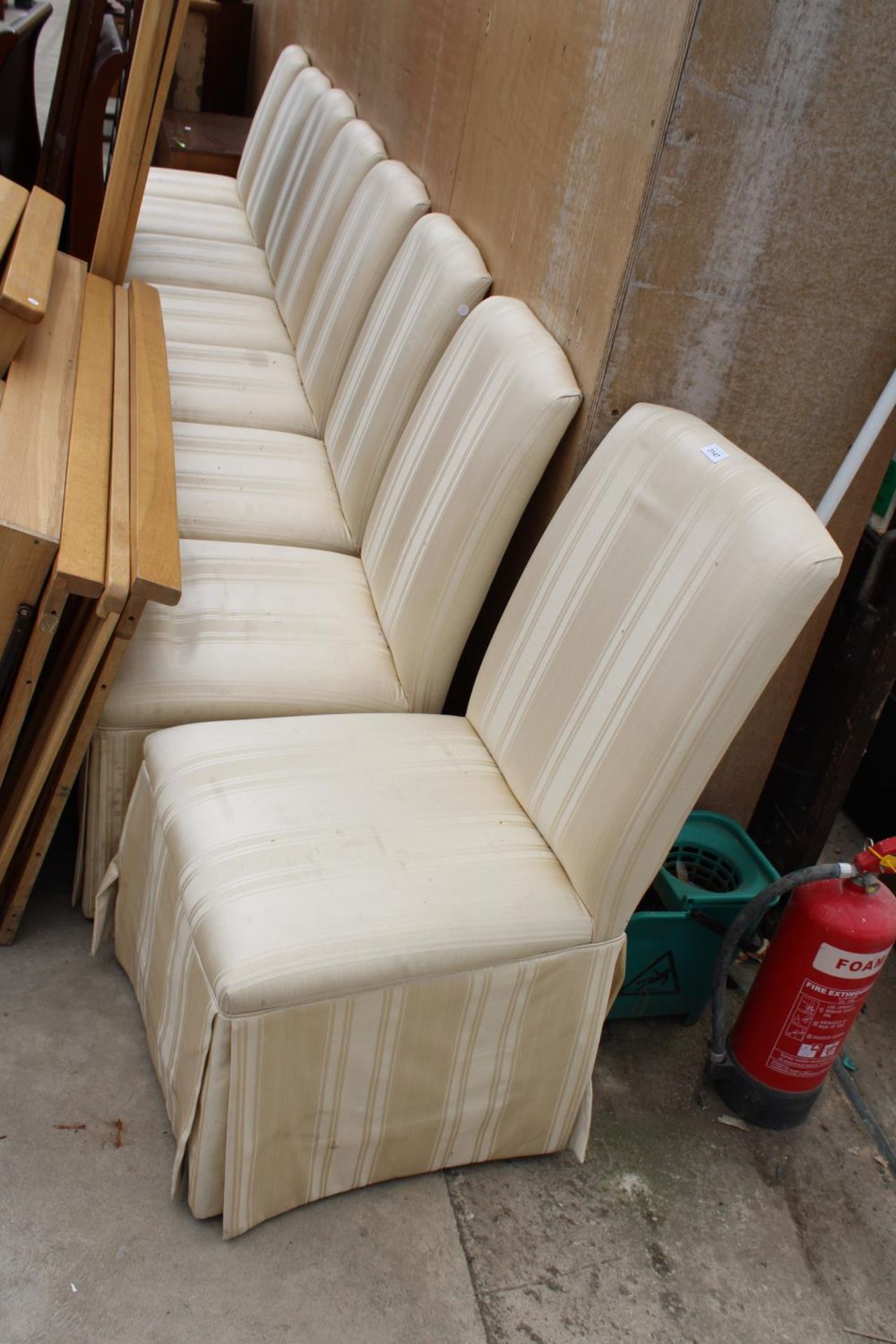 A SET OF EIGHT UPHOLSTERED SKIRT DINING CHAIRS