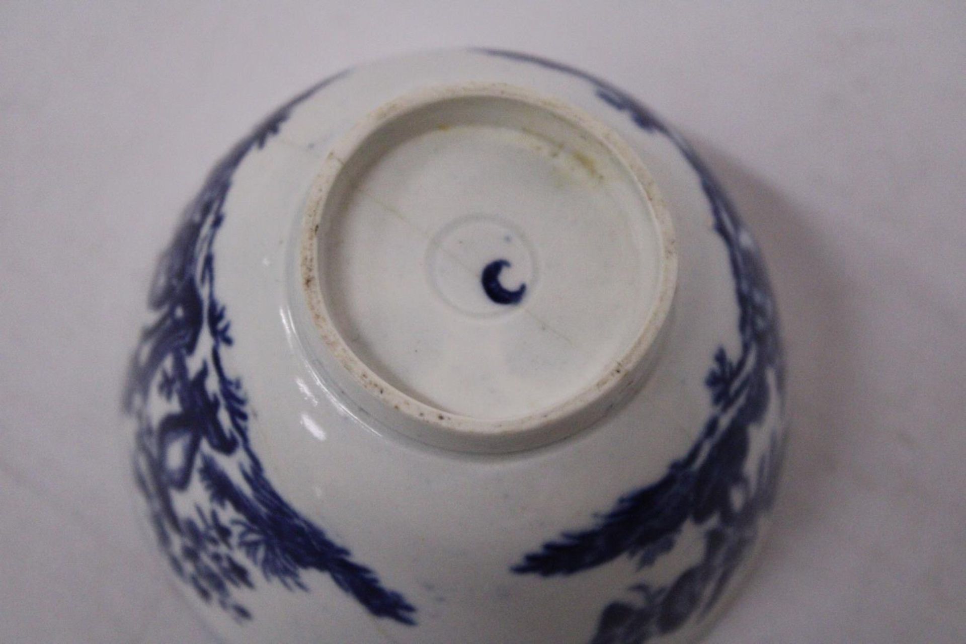 A WORCESTER TEA BOWL (A/F TOGETHER WITH FJURTHER TEAWARE - Image 6 of 6