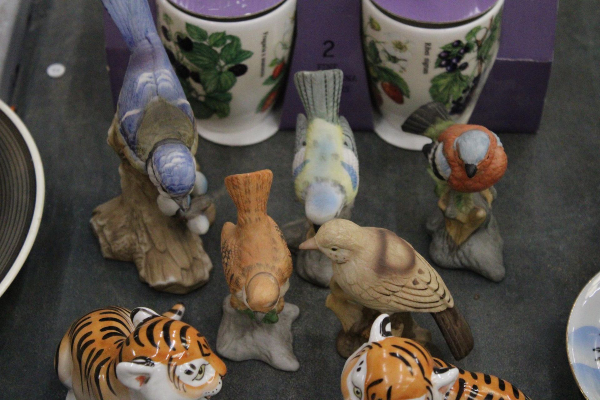 A COLLECTION OF CERAMIC BIRDS AND ANIMALS, TO INCLUDE LOMONOSOV TIGERS, 1 A/F, A PAIR OF POODLES, - Image 3 of 6