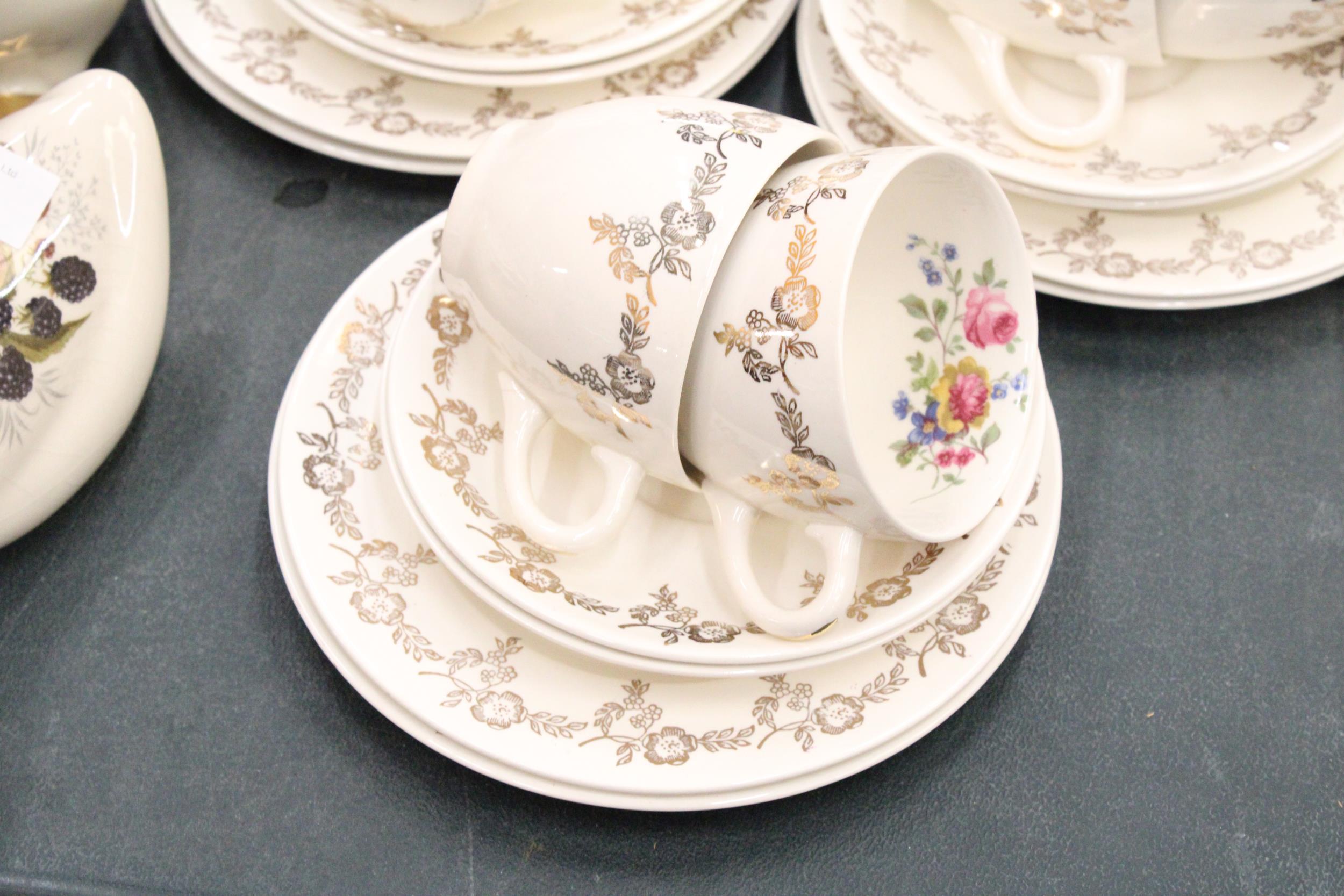 A QUANTITY OF VINTAGE TEAWARE TO INCLUDE, EMPIRE, CAKE PLATE, SUGAR BOWL, CREAM JUG, CUPS, SAUCERS - Image 2 of 5