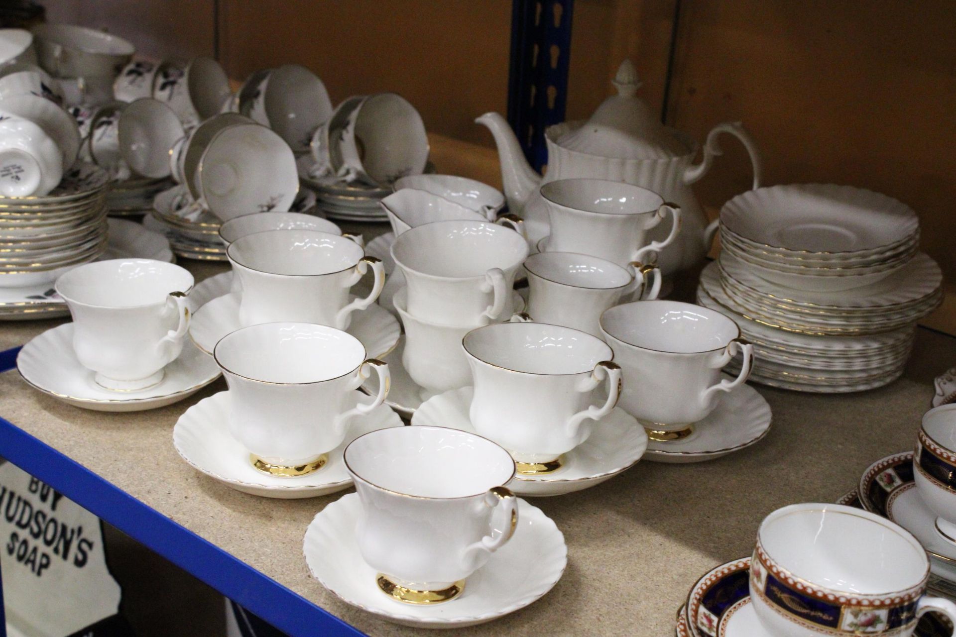 A ROYAL ALBERT "VAL DOR" EMPIRE WHITE, GOLD DECOR TEA SET TO INCLUDE CUPS, SAUCERS, SIDEPLATES,