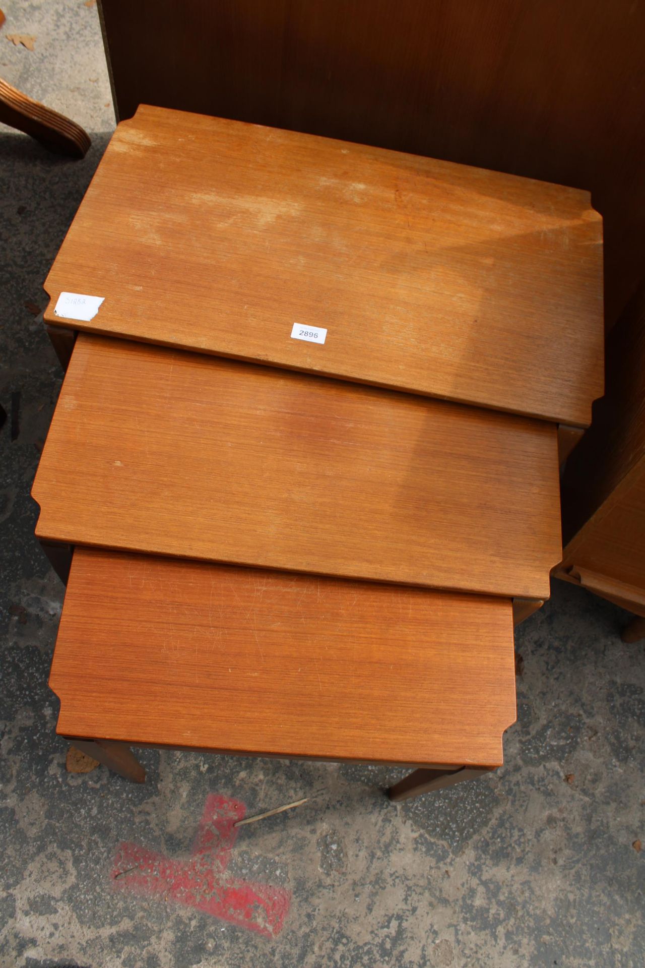 A RETRO TEAK NEST OF THREE TABLES ON TAPERING LEGS - Image 3 of 3