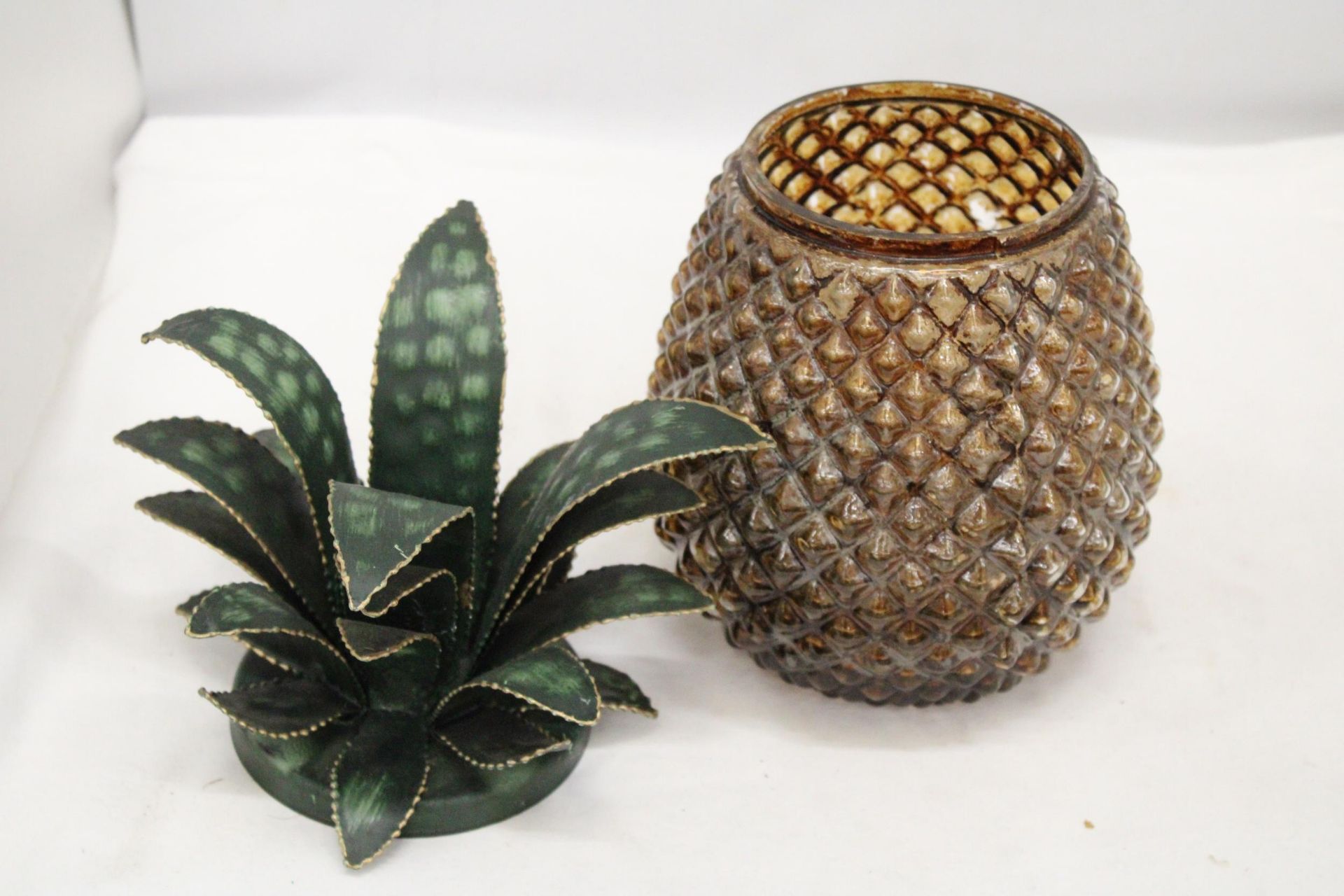 A 1960'S, CHUNKY GLASS ICE BUCKET WITH METAL PINEAPPLE LEAVES, HEIGHT 32CM - Image 3 of 4