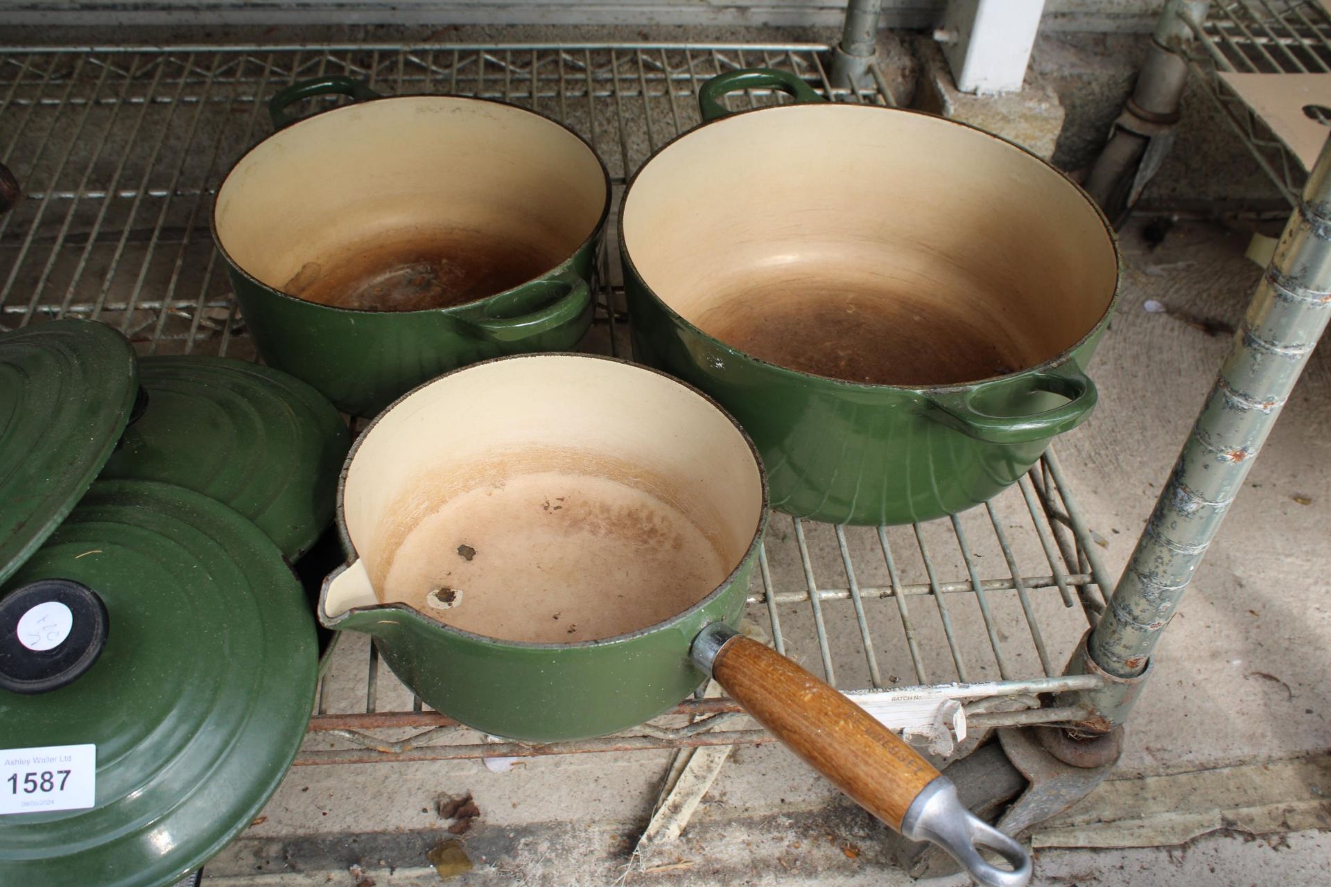 FOUR GREEN LE CREUSET PANS, ONE FRYING PAN AND THREE WITH LIDS - Image 2 of 4