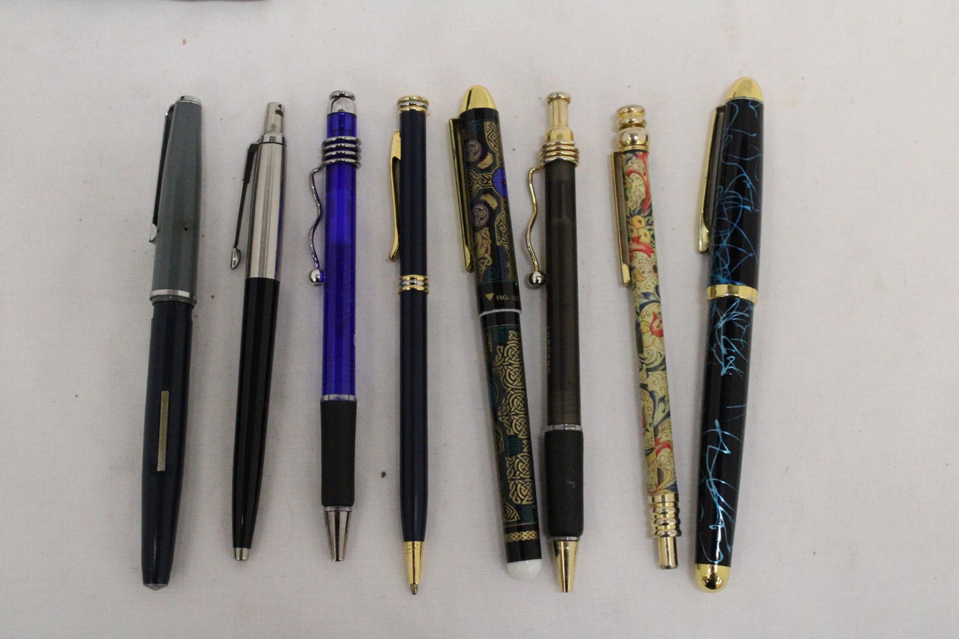 A COLLECTION OF EIGHT VINTAGE PENS - Image 2 of 3