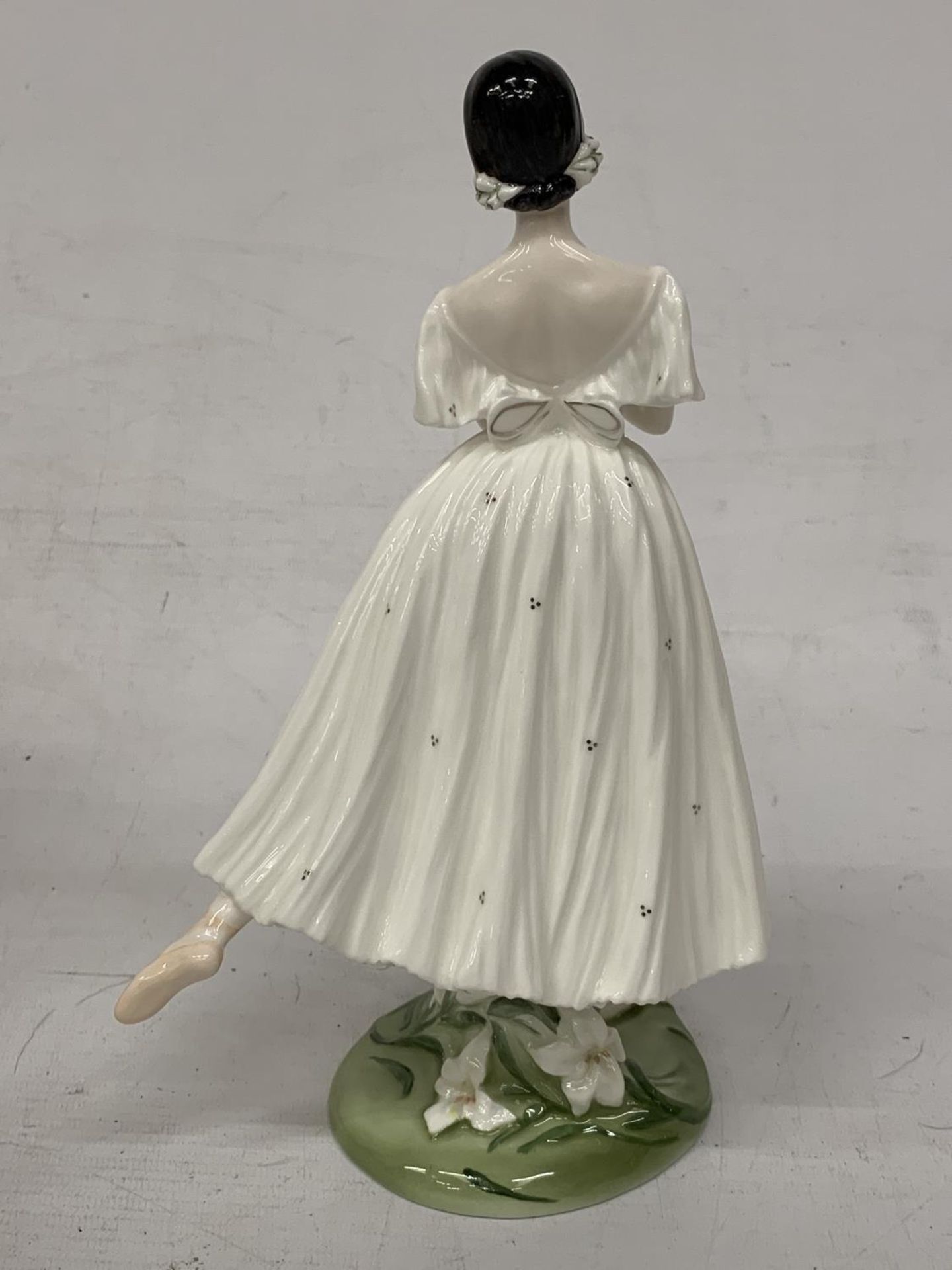 A COALPORT FIGURINE "DAME ALICE MARKOVA" IN THE ROYAL ACADEMY OF DANCING COLLECTION LIMITED - Image 3 of 5