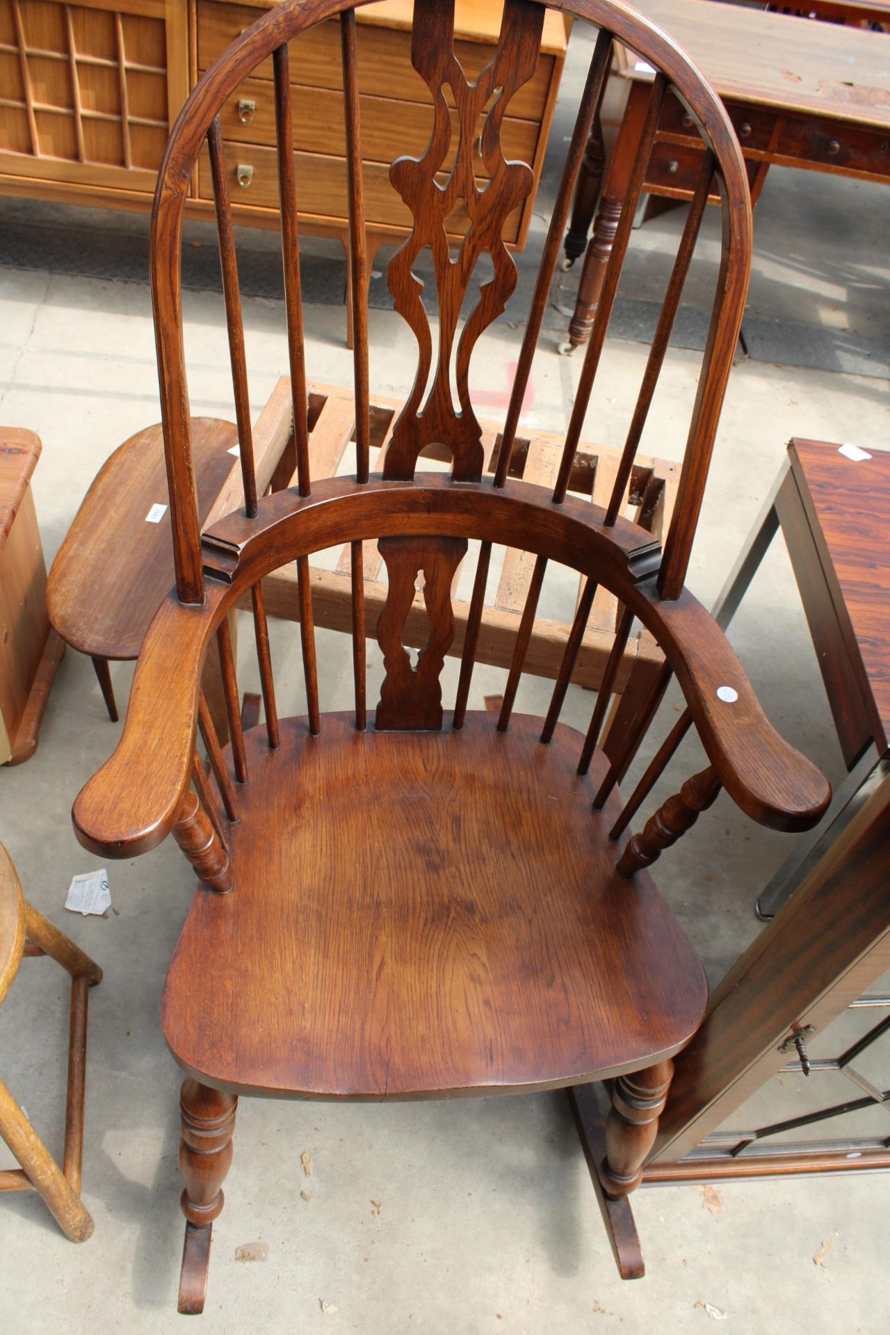 A WINDSOR STYLE ELM AND BEECH ROCKING CHAIR WITH PIERCED SPLAT HIGH BACK - Image 2 of 2