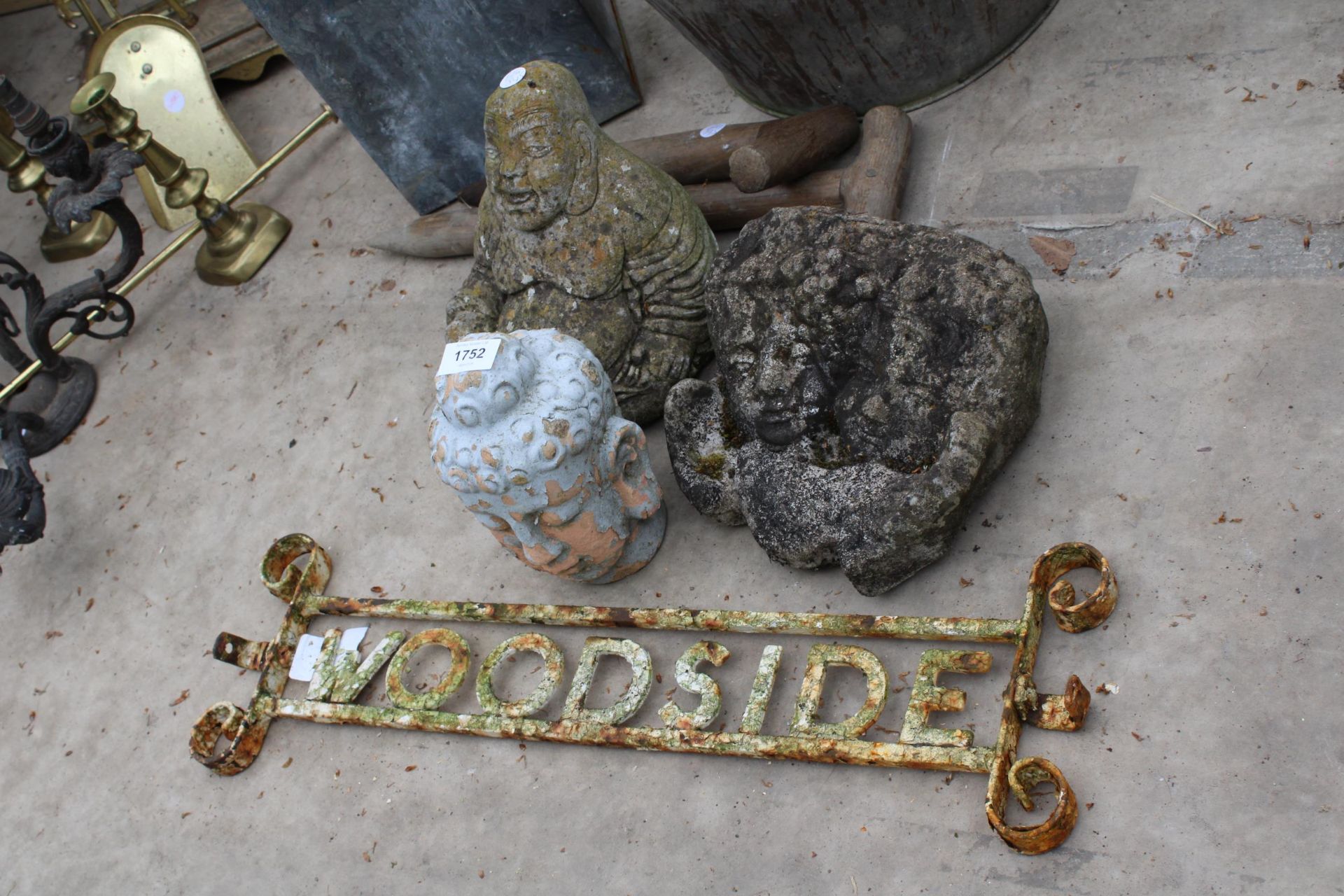 AN ASSORTMENT OF GARDEN ITEMS TO INCLUDE CONCRETE FIGURES, A TIN BATH AND A SIGN ETC - Image 2 of 3