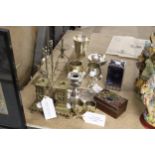 A MIXED LOT OF ITEMS TO INCLUDE TWO VINTAGE ENGRAVED SILVER PLATE GOBLETS, A PAIR OF GOTHIC