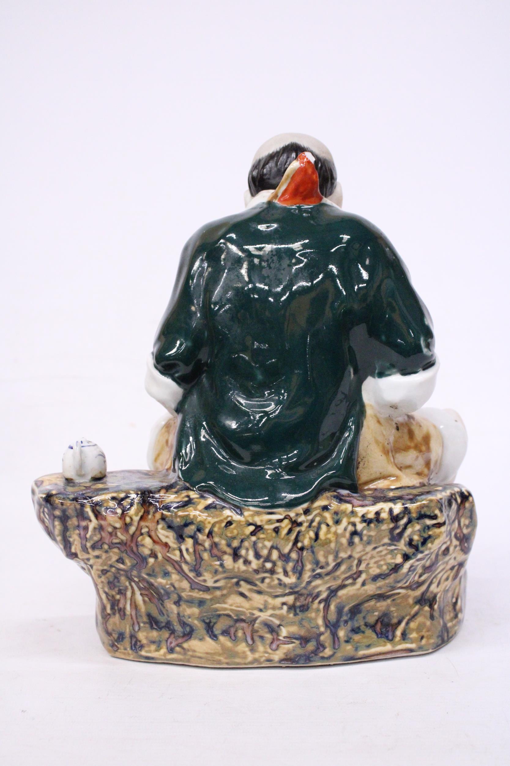 A CHINESE PORCELAIN MAN WITH BABY - Image 4 of 6