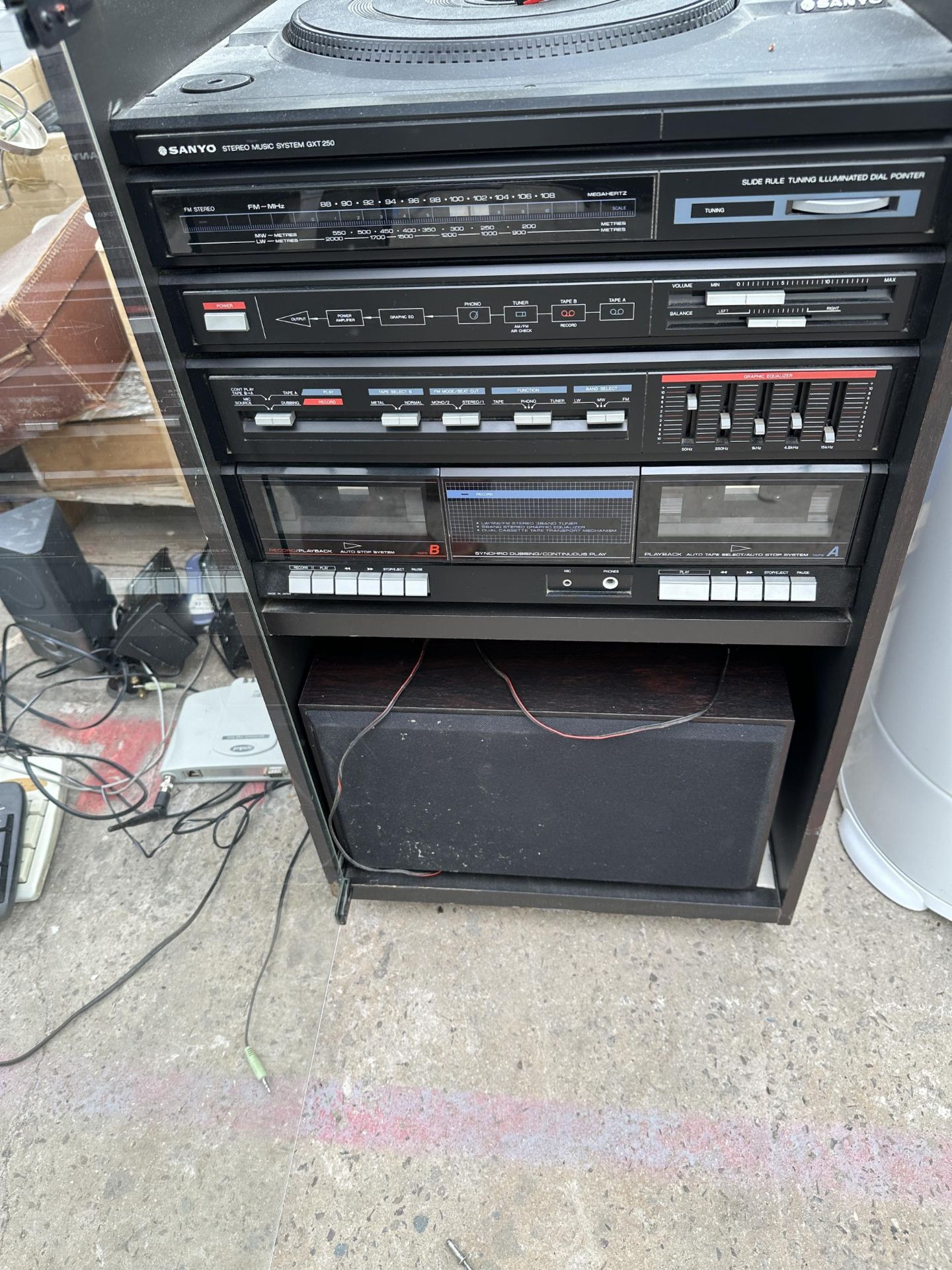 A CABINET CONTAINING A SANYO STEREO SYSTEM WITH TWO SPEAKERS - Image 3 of 3