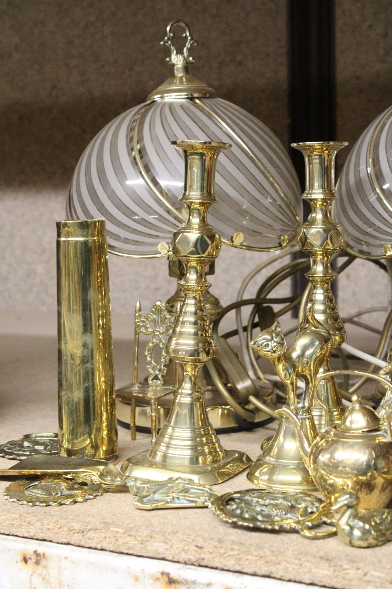 TWO BRASS TABLE LAMPS WITH GLASS SHADES, A PAIR OF CANDLESTICKS, LIDDED POT, ETC - Image 3 of 4