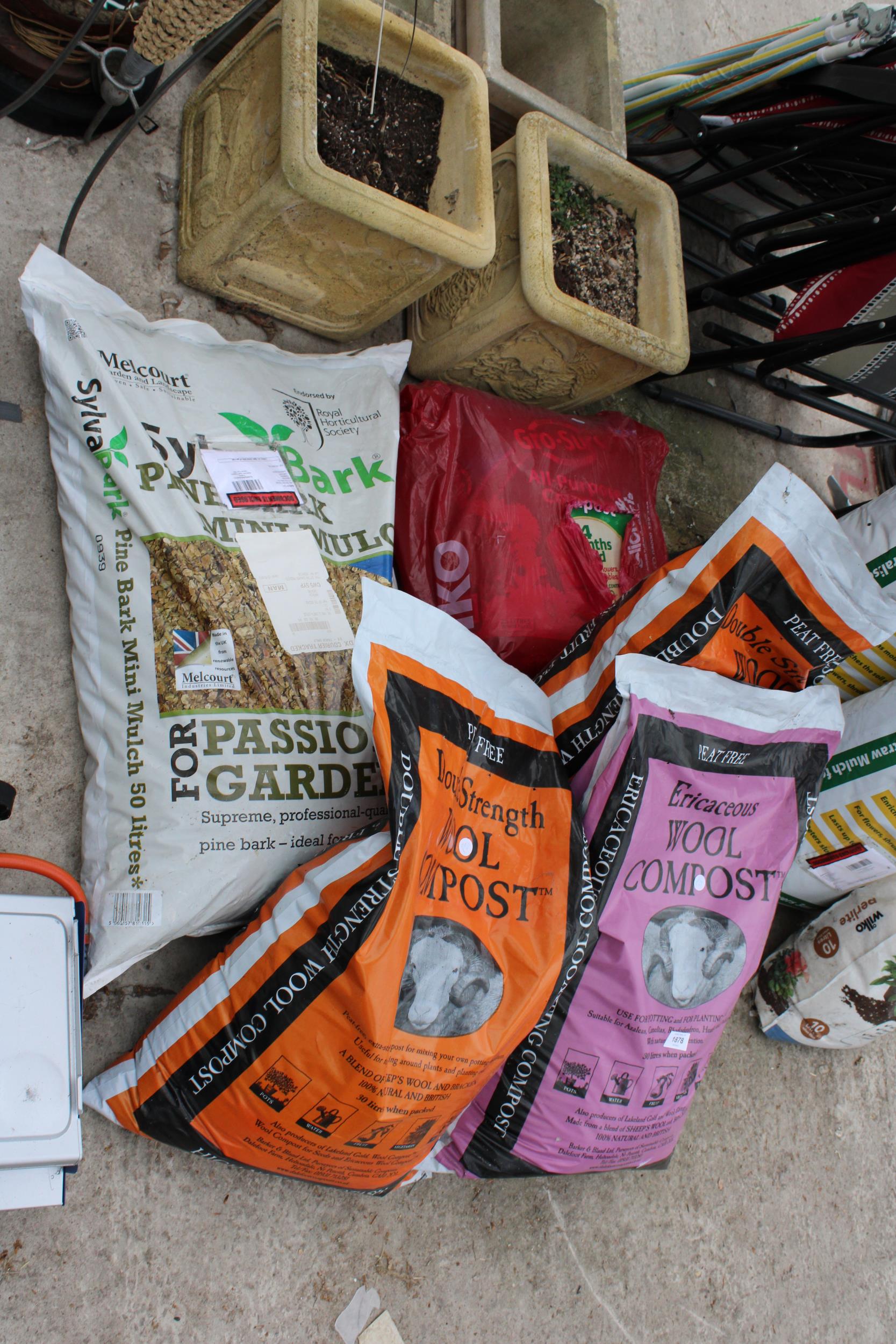 FOUR VARIOUS BAGS OF COMPOST AND A BAG OF BARK - Image 2 of 3