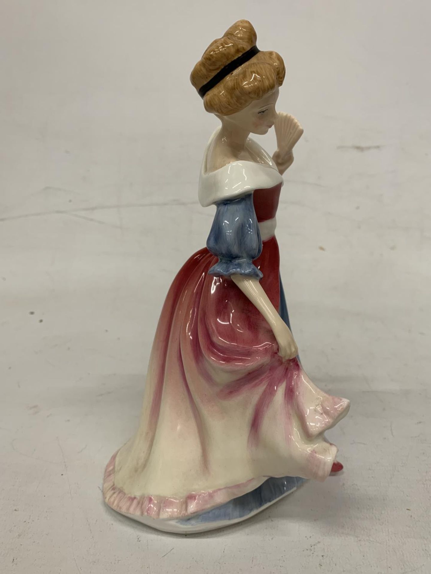 A ROYAL DOULTON FIGUREOF OF THE YEAR "AMY" HN 3316 - Image 2 of 5