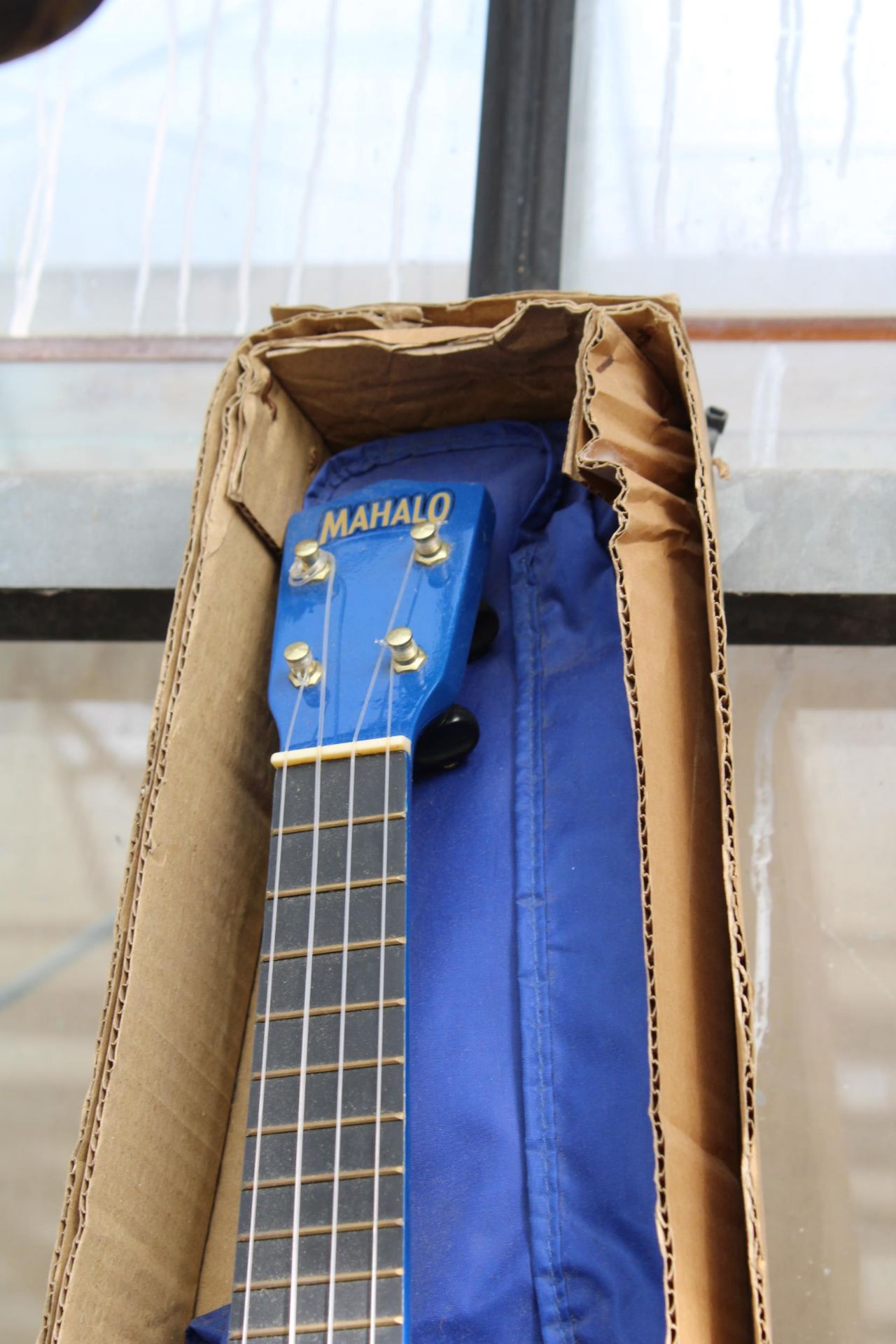 A MAHALO SOPRANO UKULELE - Image 2 of 2