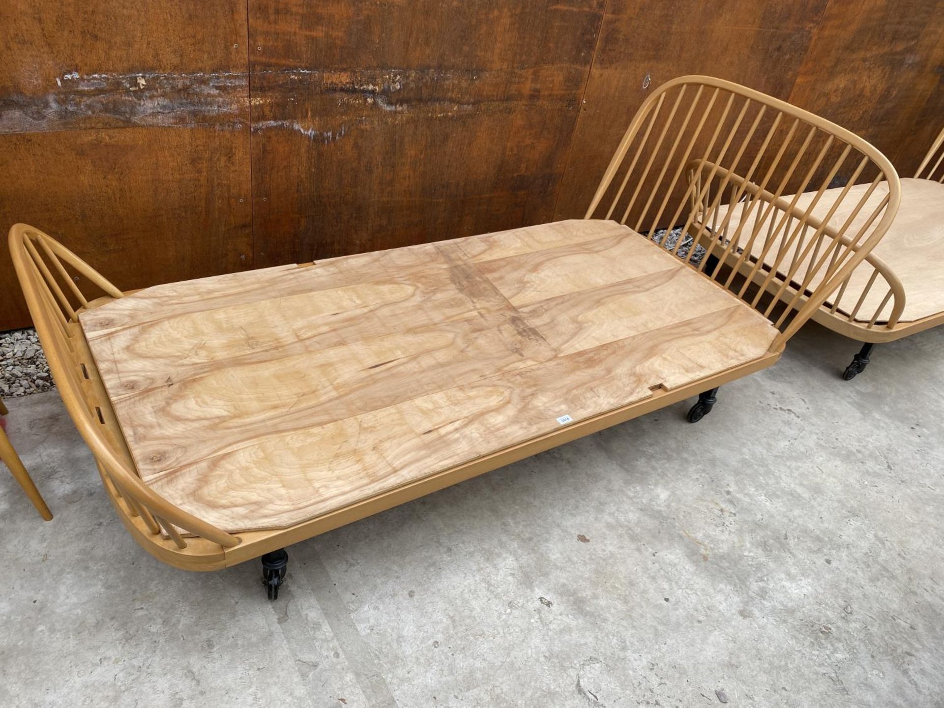 AN ERCOL BLUE LABEL BLONDE 3'6" WINDSOR STYLE BED