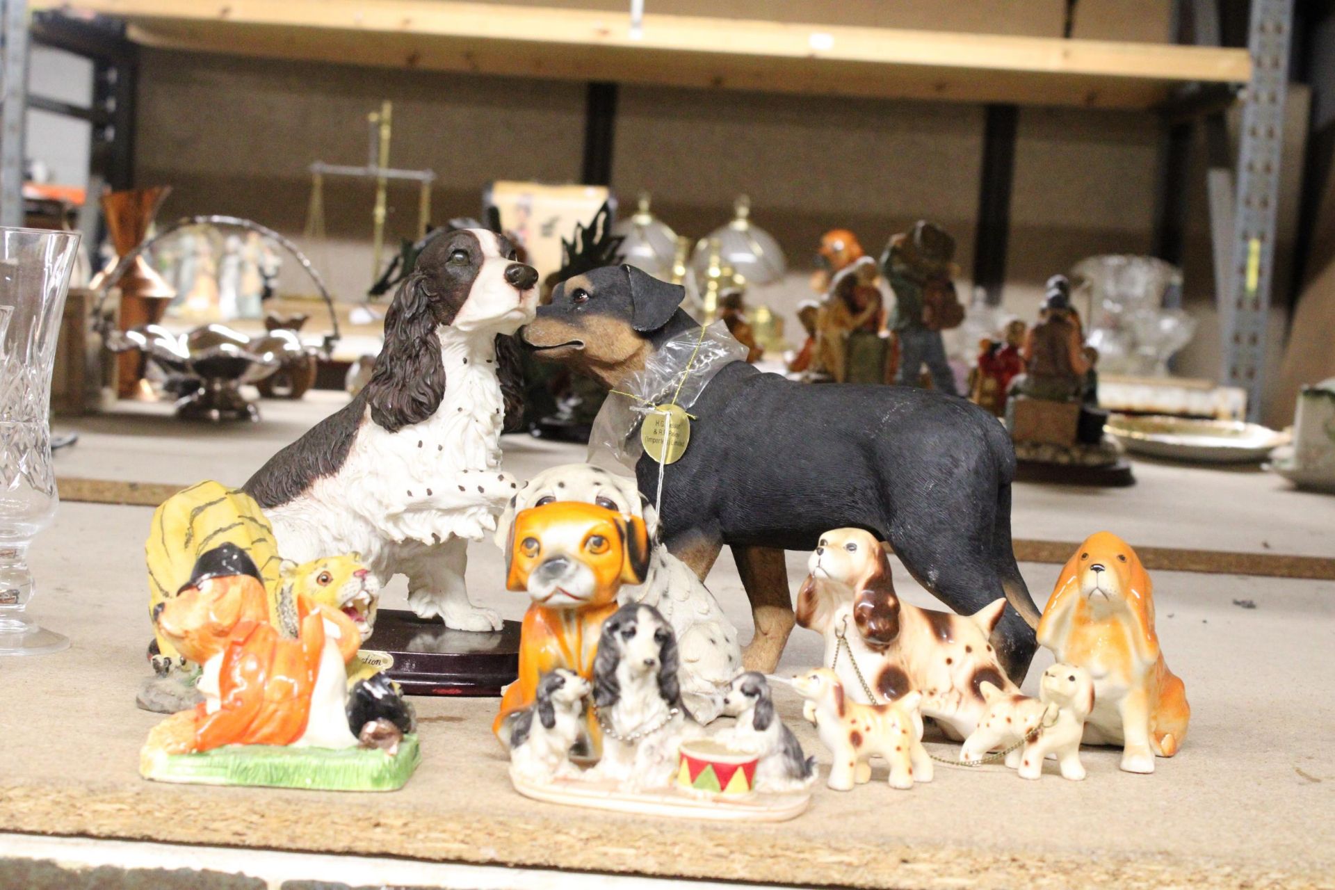A COLLECTION OF RESIN AND CERAMIC DOG FIGURES, PLUS A TIGER