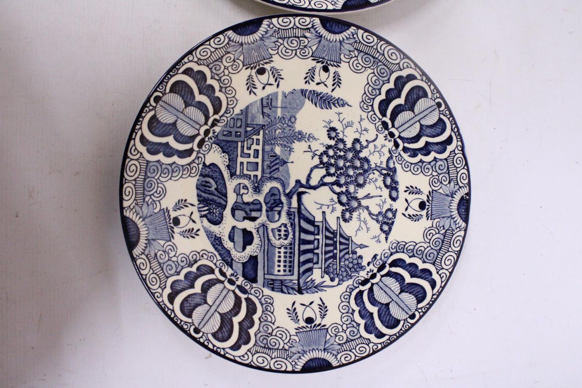 TWO ORIENTAL STYLE SHAN TUNG WALL CHARGERS - Image 2 of 4